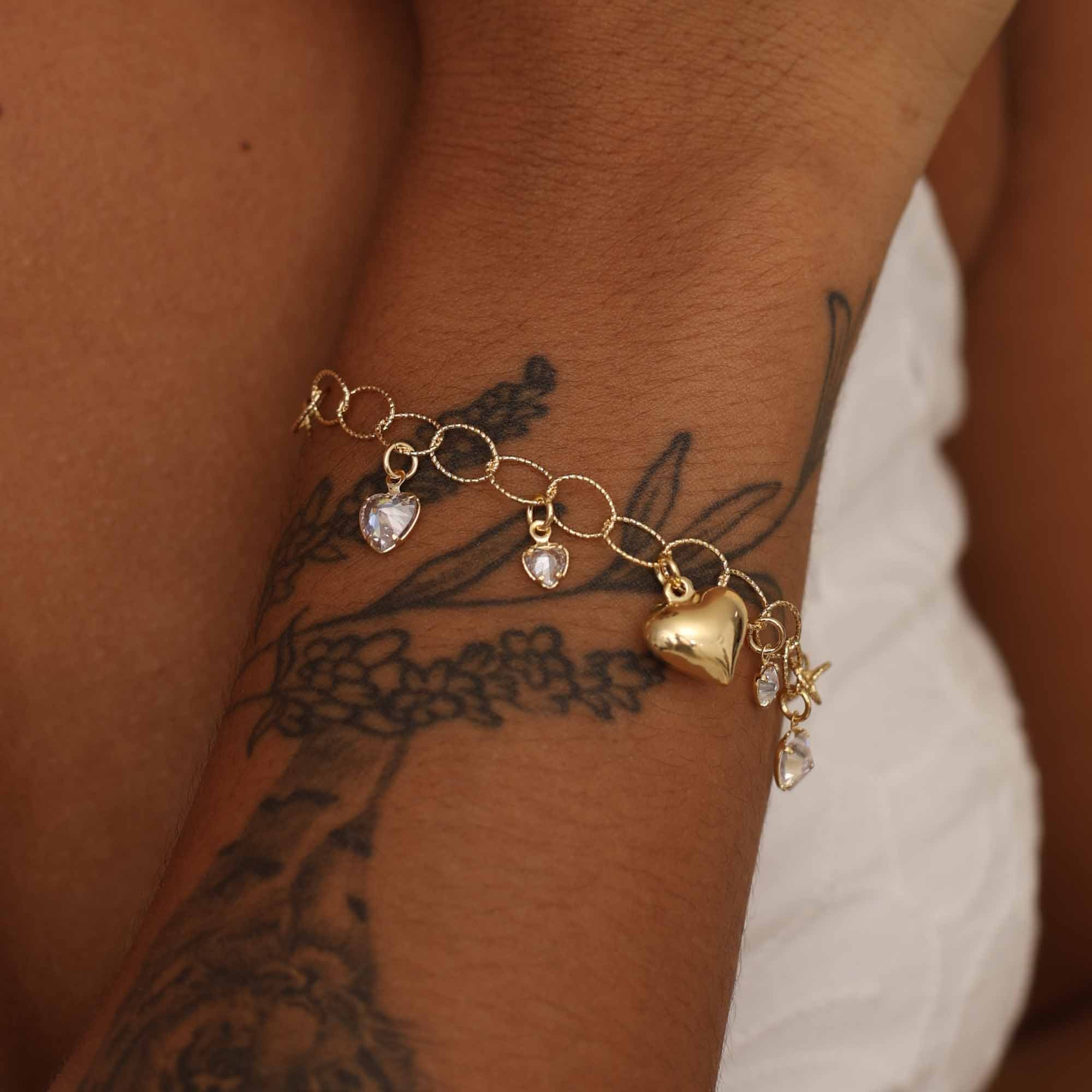 Pulseira Folheado a Ouro 18k Elos Redondos Corações Zircônia e Liso Dourado 3