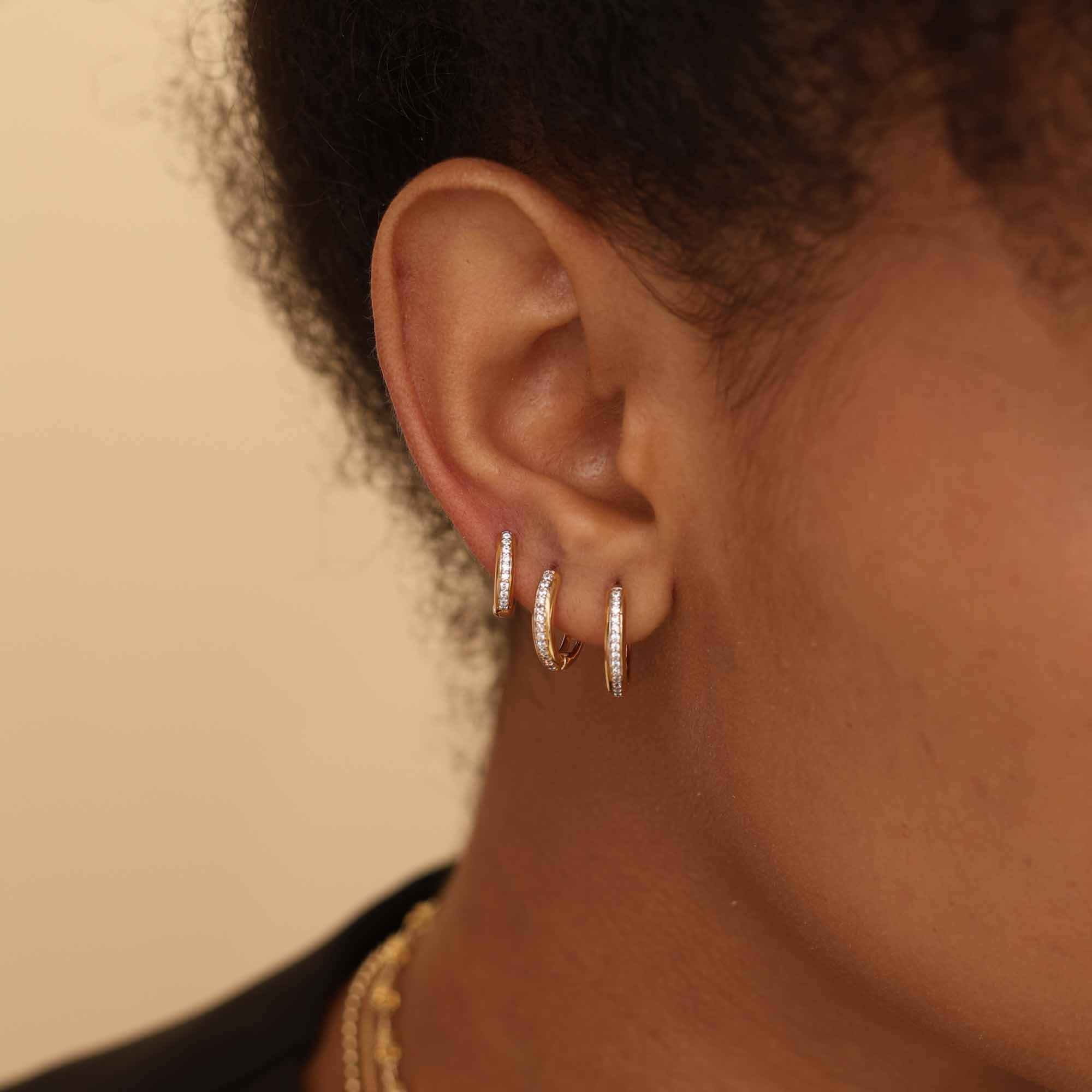 Kit 3 Argolinhas Folheado a Ouro 18k Aro Cravejado Detalhes P, M e G Dourado 2