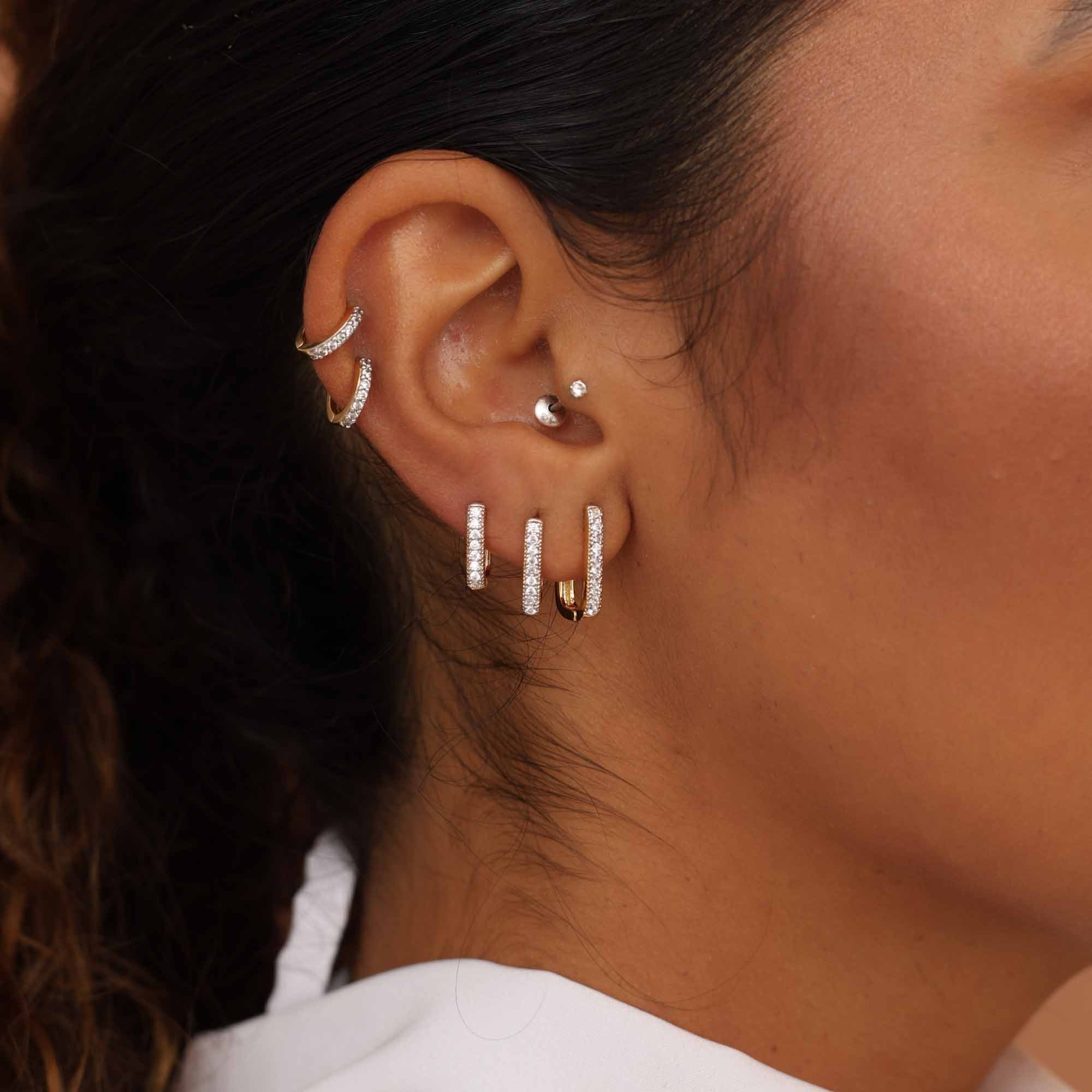 Kit 3 Argolinhas Folheado a Ouro 18k Retangular Meio Aro Cravejado 3mm P, M e G Dourado 3