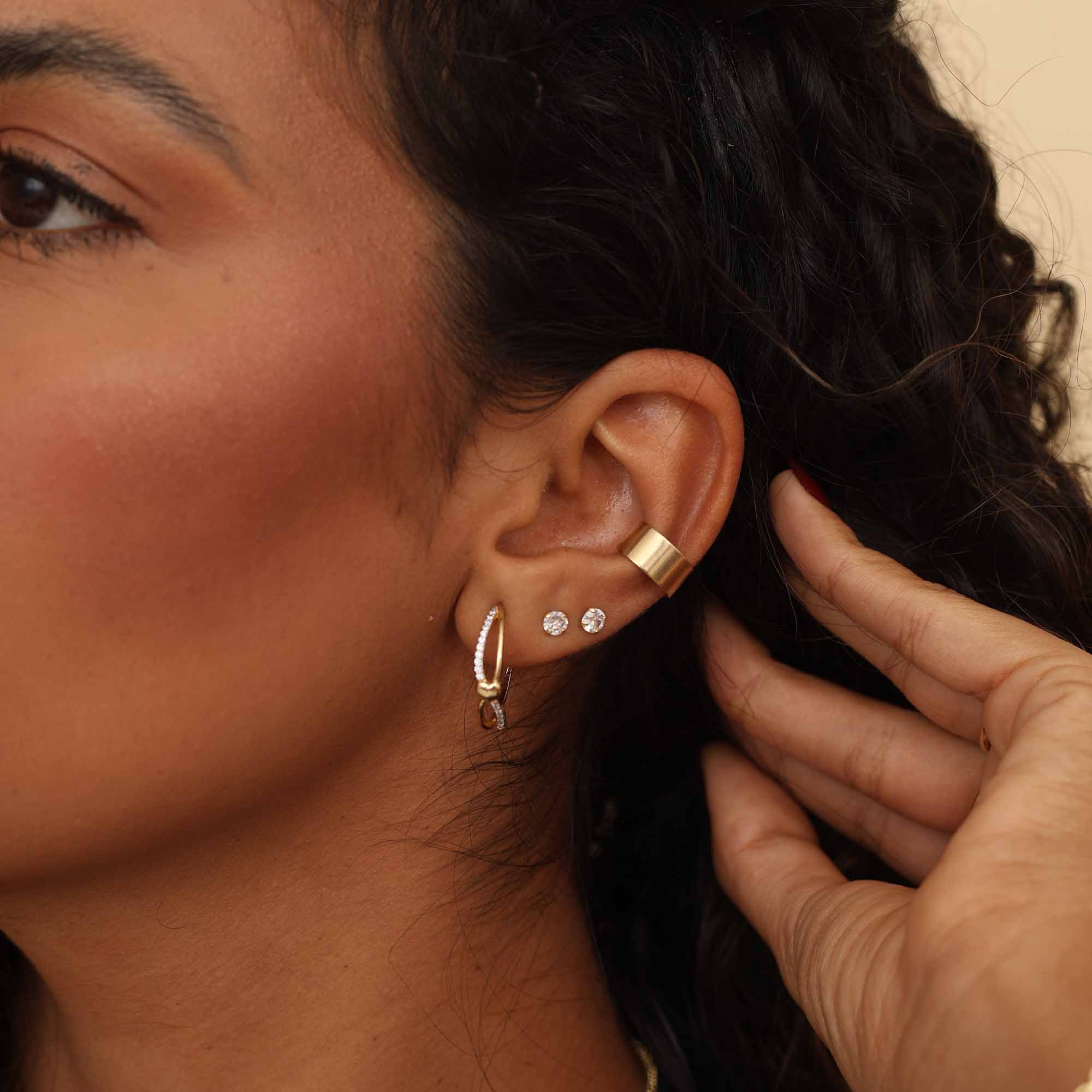 Argola Folheado a Ouro 18k Aro Duplo Meio Cravejado e Coração Liso Dourado 3