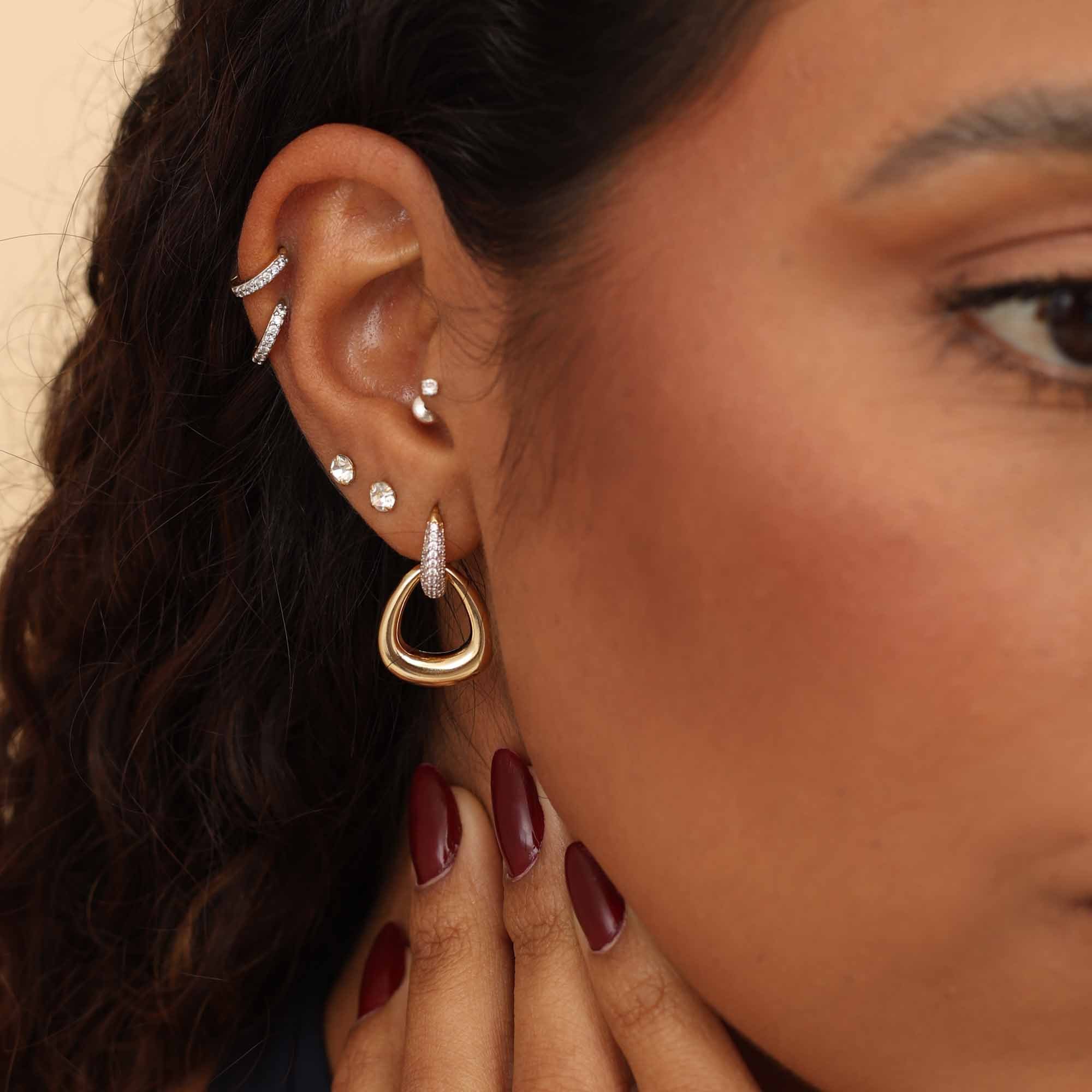 Argolinha Folheado a Ouro 18k 2 em 1 Aro Cravejado Pingente Gota Vazada Dourado 2