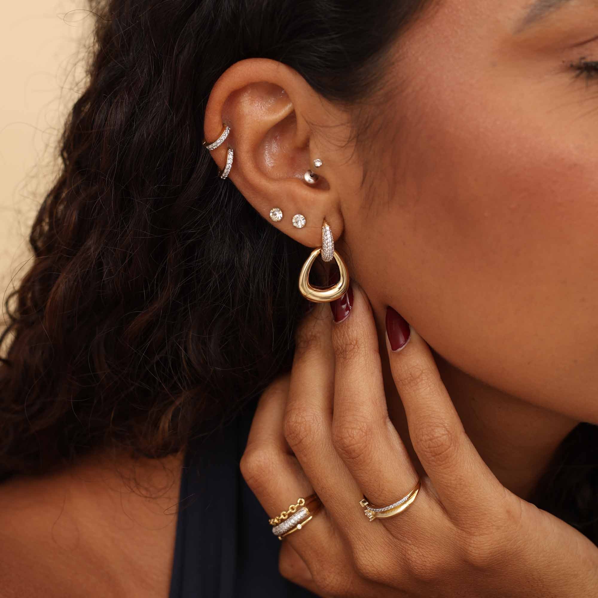 Argolinha Folheado a Ouro 18k 2 em 1 Aro Cravejado Pingente Gota Vazada Dourado 3