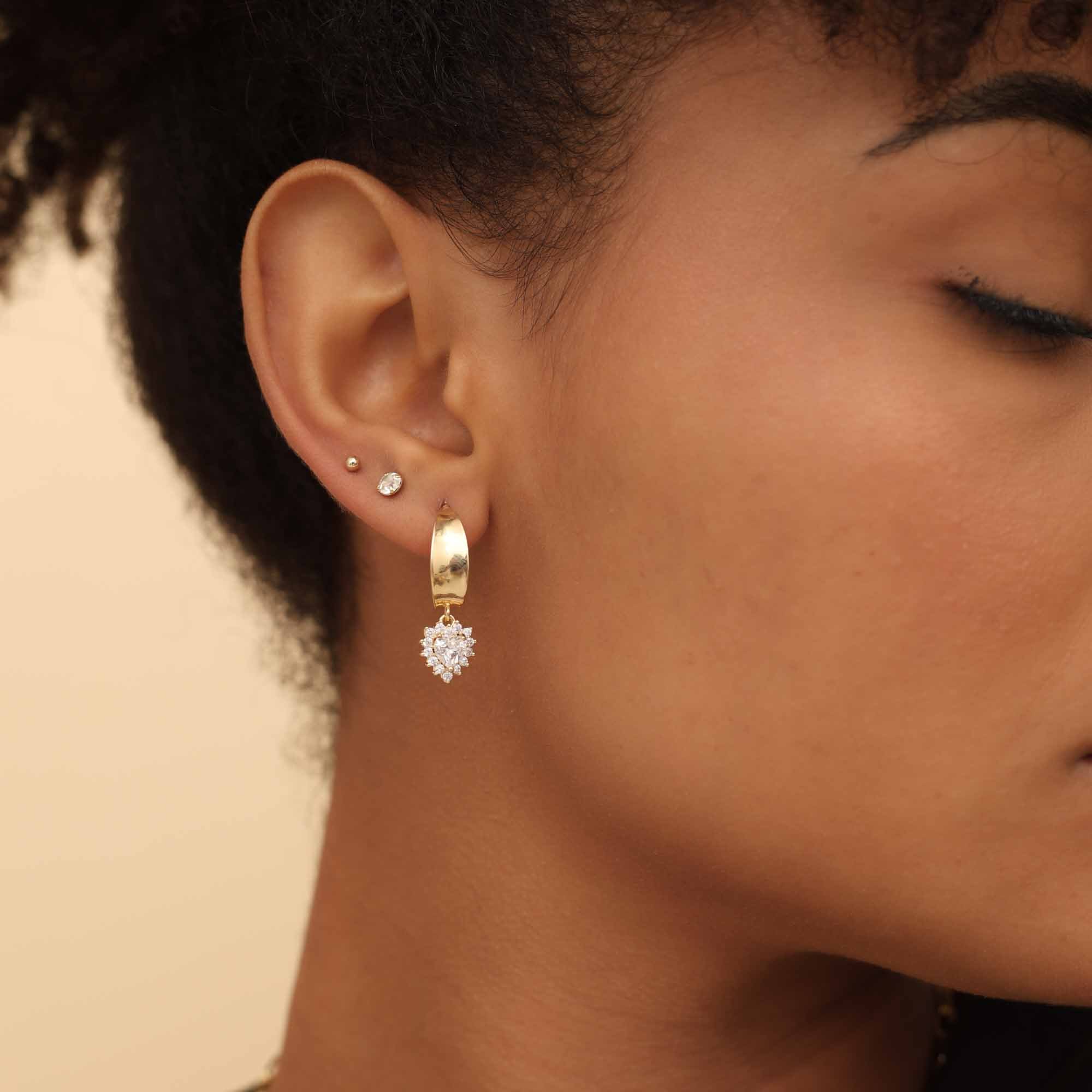 Argolinha Folheado a Ouro 18k Aro Liso Pingente Coração Cravejado Dourado 2