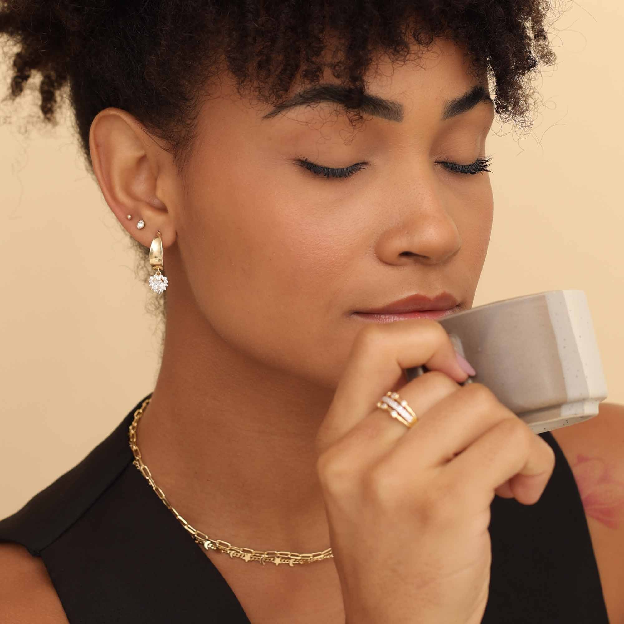 Argolinha Folheado a Ouro 18k Aro Liso Pingente Coração Cravejado Dourado 5