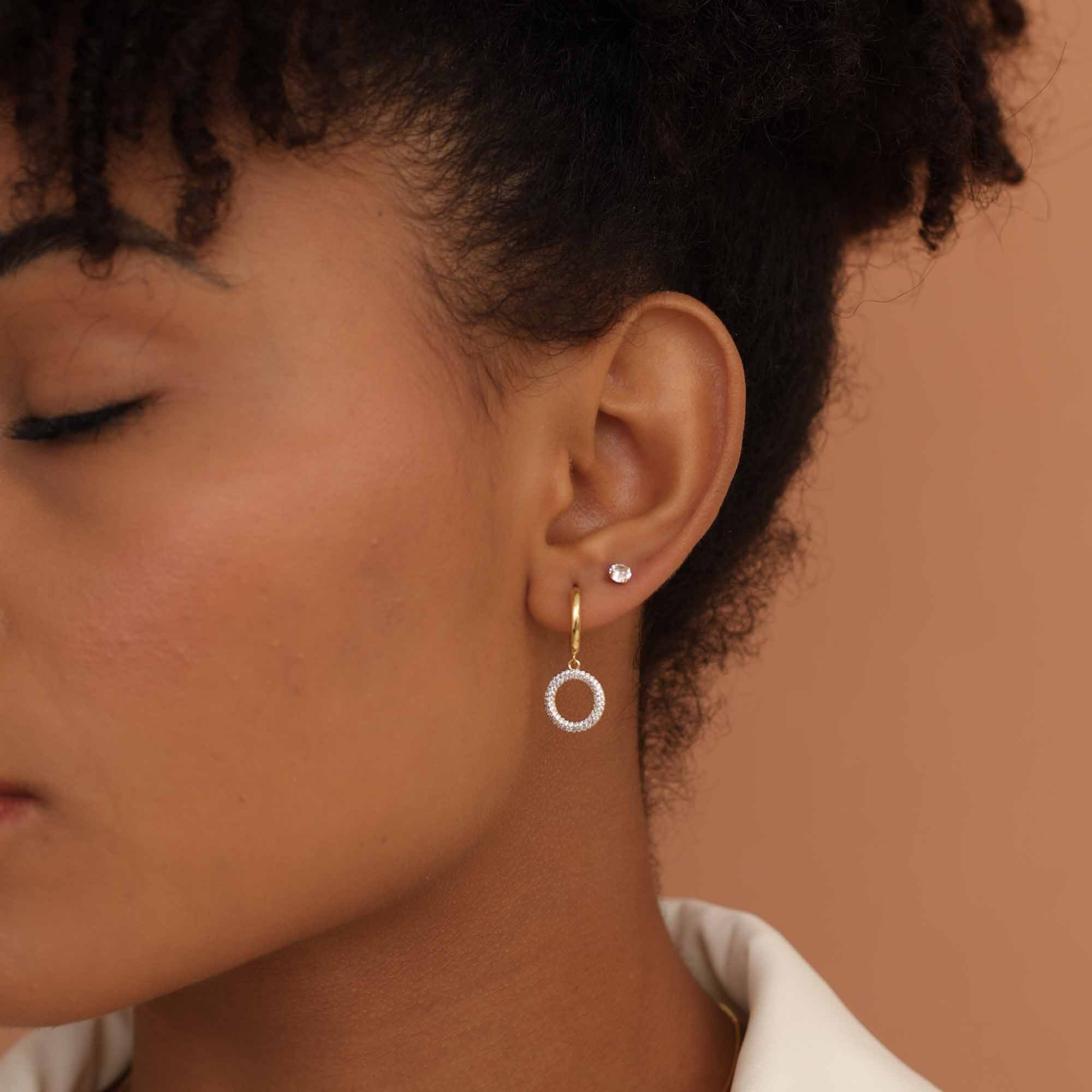 Argolinha Folheado a Ouro 18k Lisa Pingente Argola Cravejada Dourado 4