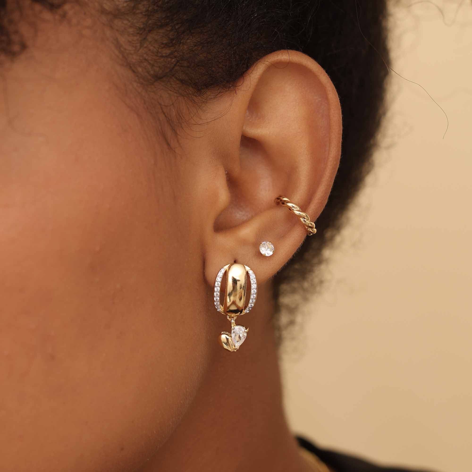 Brinco Folheado a Ouro 18k Fileira Cravejada Pingente Coração Dourado 3