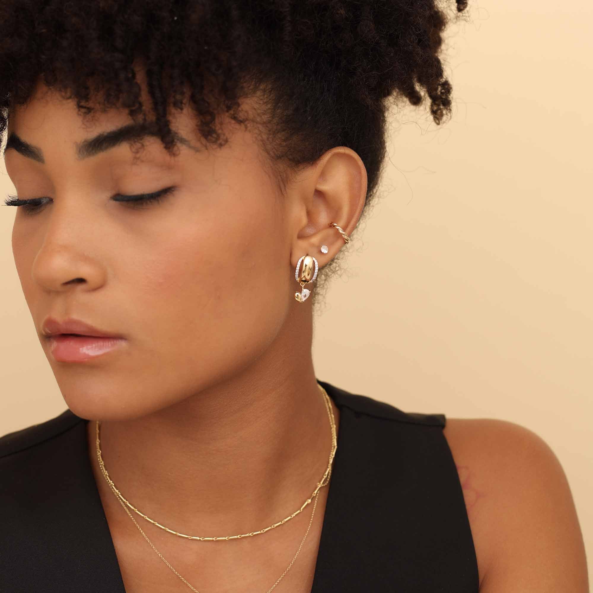 Brinco Folheado a Ouro 18k Fileira Cravejada Pingente Coração Dourado 4