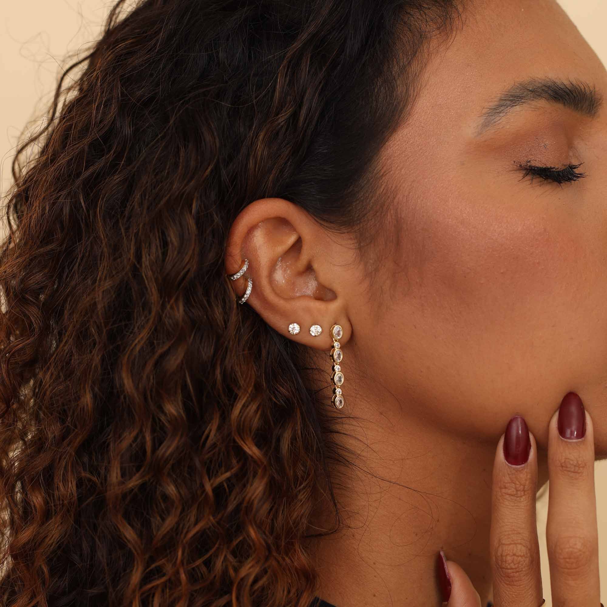 Brinco Folheado a Ouro 18k Longo Zircônia Ponto de Luz e Oval Dourado 2