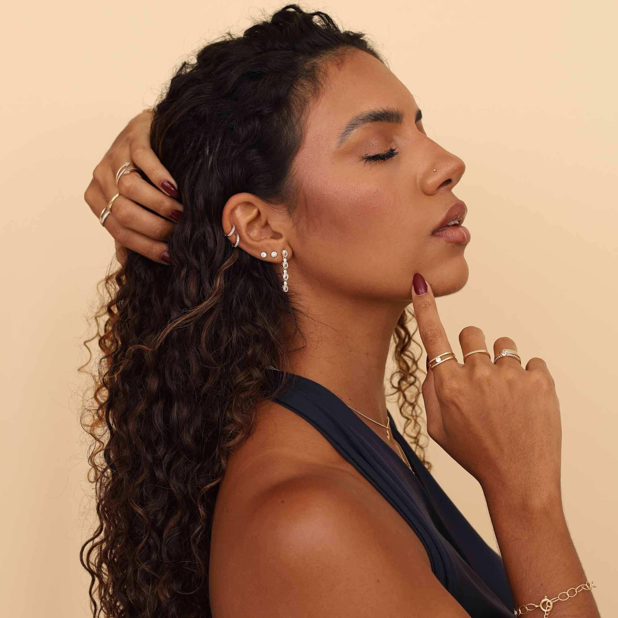 Brinco Folheado a Ouro 18k Longo Zircônia Ponto de Luz e Oval Dourado 4