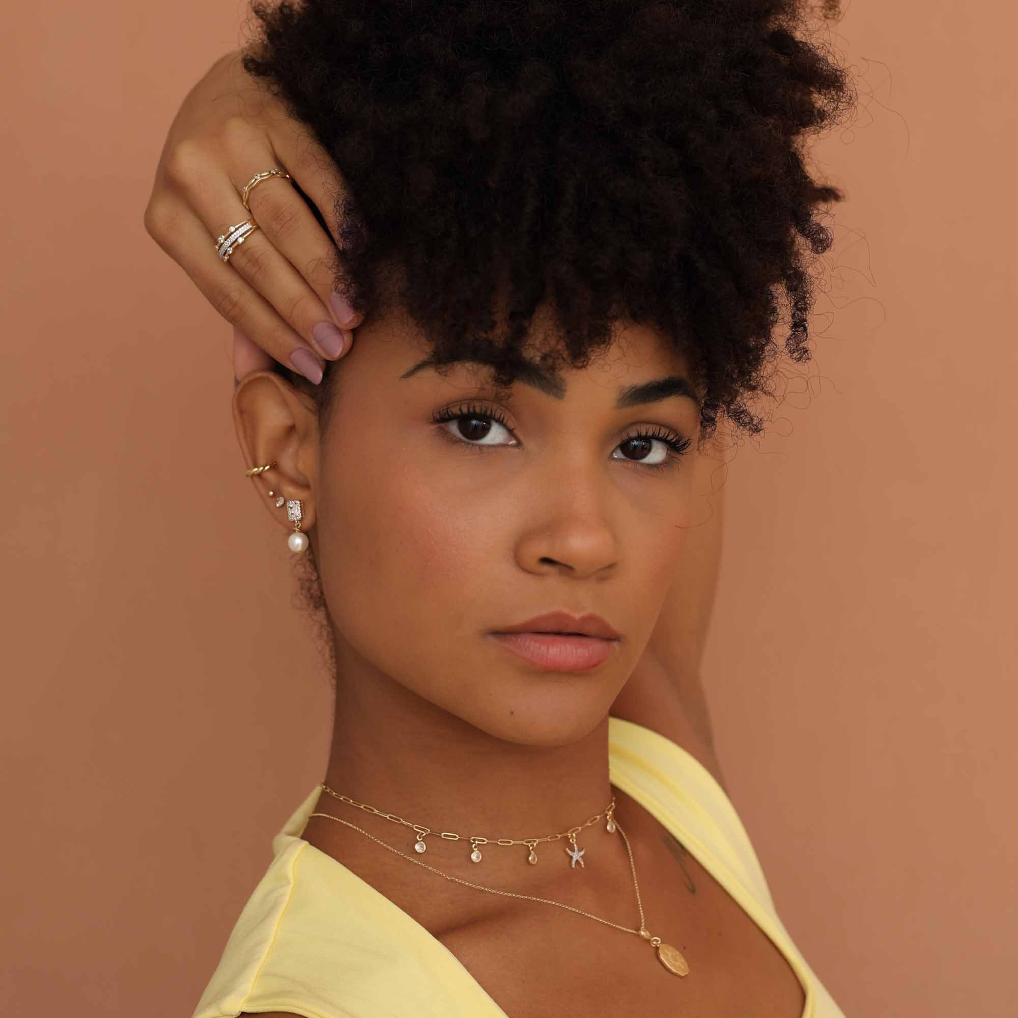 Brinco Folheado a Ouro 18k Pérola e Zircônia Quadrada Borda Cravejada Dourado 3