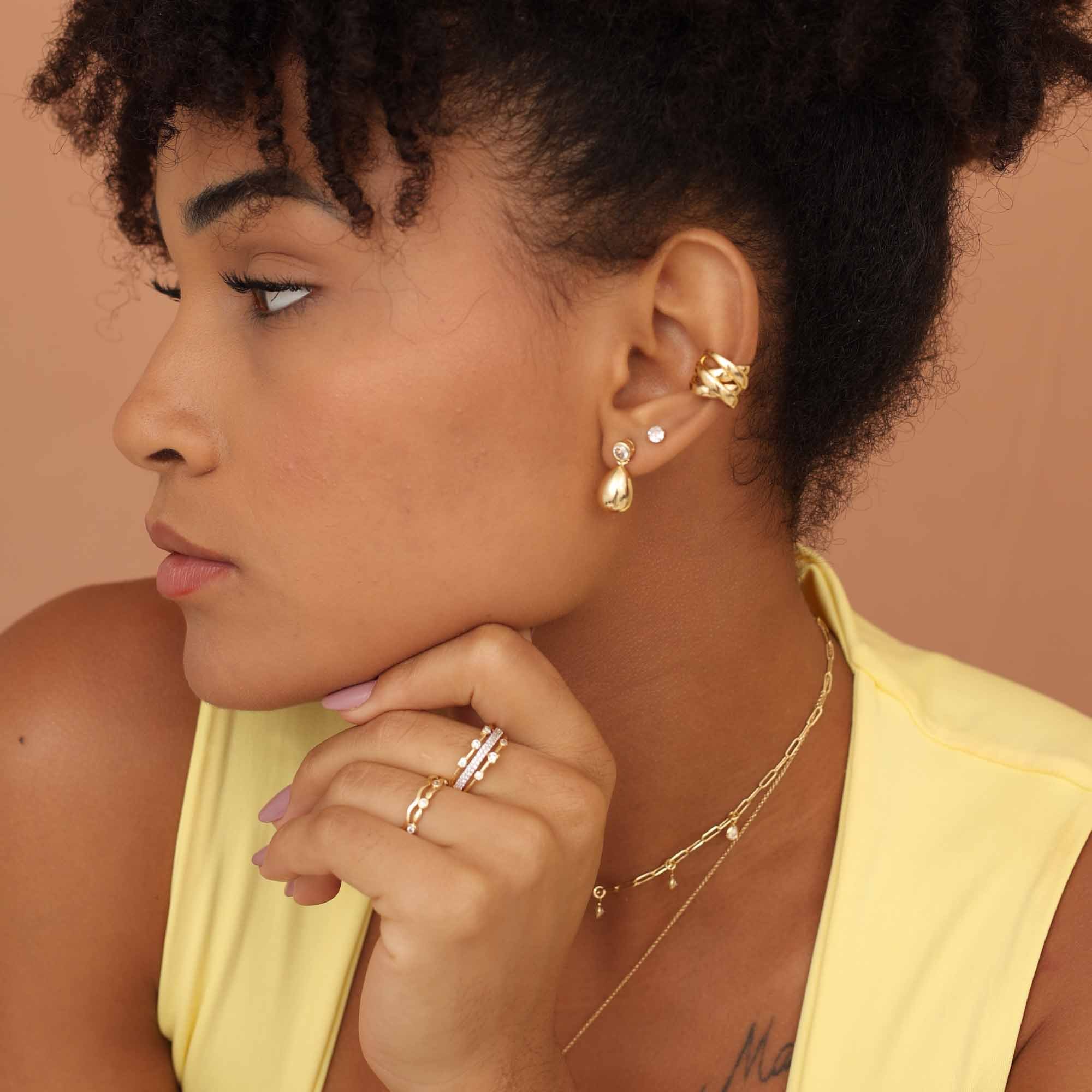 Brinco Folheado a Ouro 18k Ponto de Luz e Gota Detalhes Dourado 3