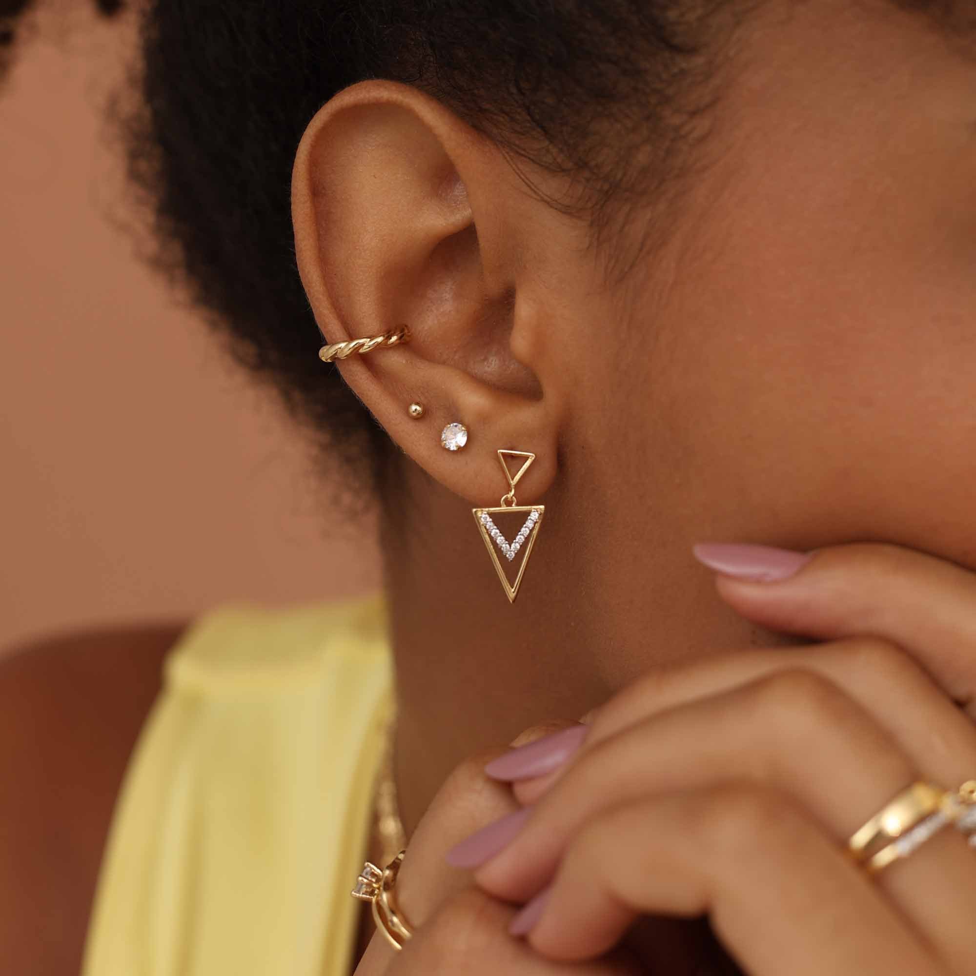 Brinco Folheado a Ouro 18k Triângulo Vazado Triplo Liso e Cravejado Dourado 2