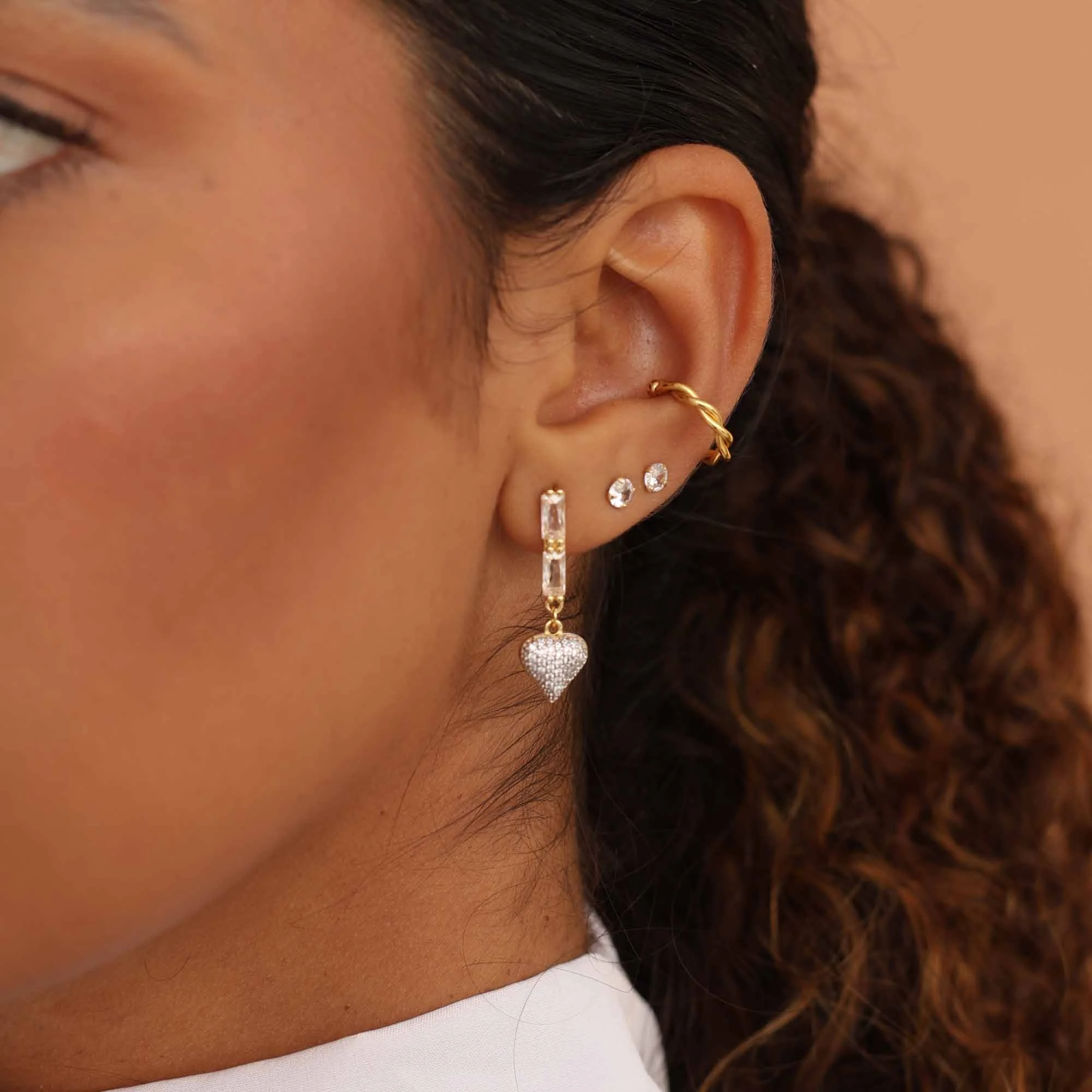 Brinco Folheado a Ouro 18k Zircônia Dupla Pingente Coração Cravejado Dourado 3