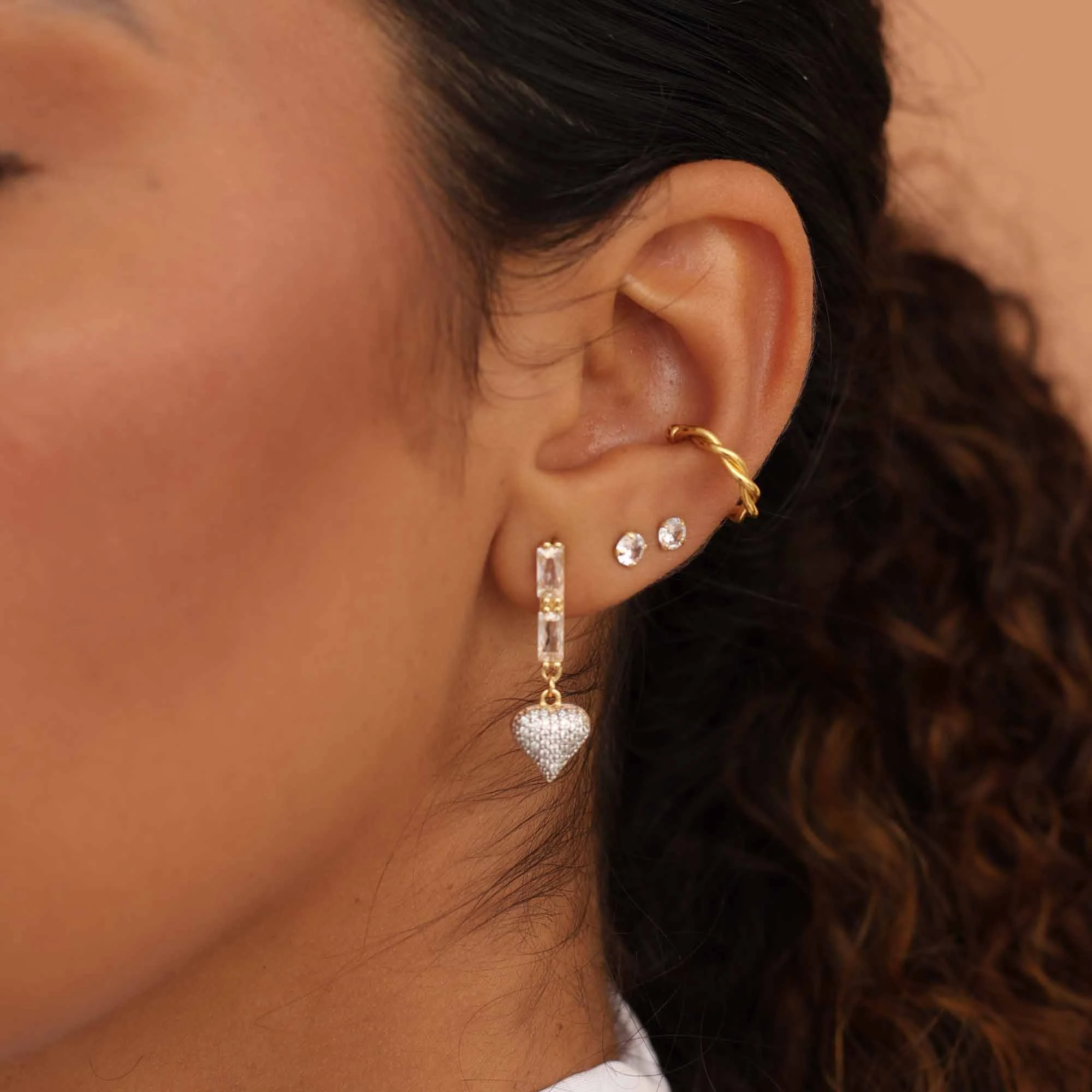 Brinco Folheado a Ouro 18k Zircônia Dupla Pingente Coração Cravejado Dourado 4