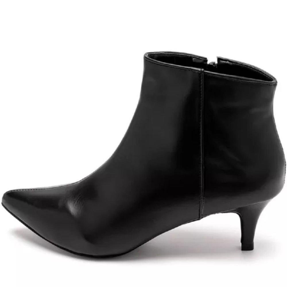 Bota Feminina Cano Curto Elegância com Bico Fino Salto Médio Preto 4