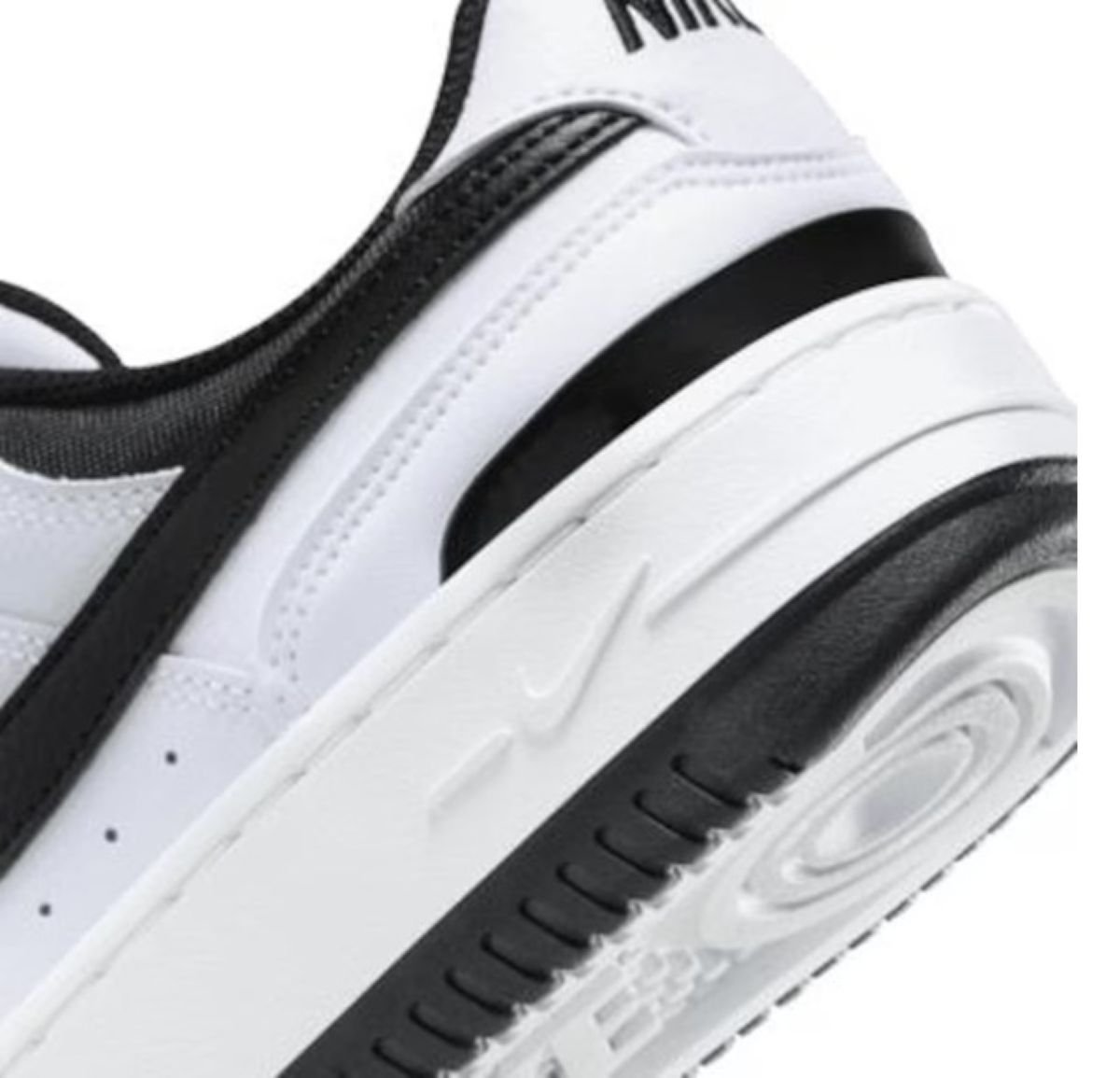 Tênis Nike Gamma Force - White/Black Branco/Preto 6