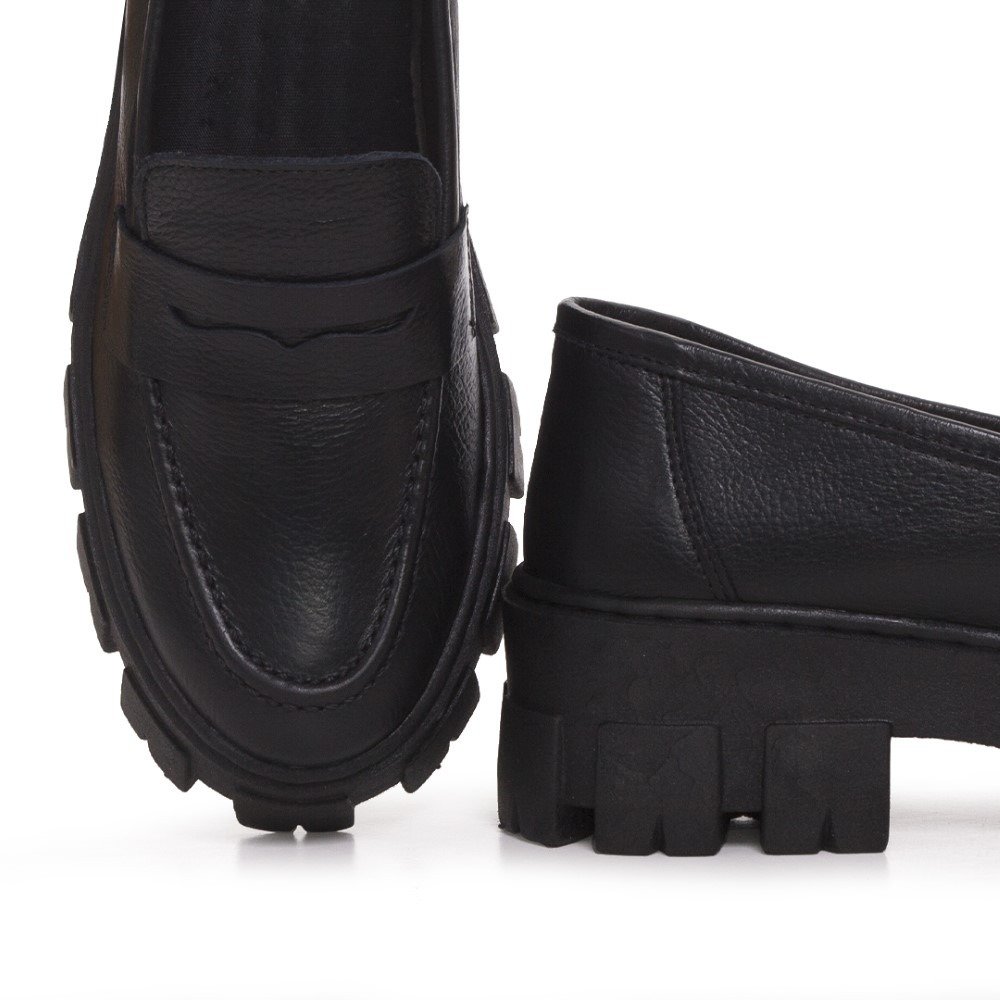 Mocassim Tratorado Couro Feminino Tendencia Blogueira Solado Borracha Confortavel Preto 3