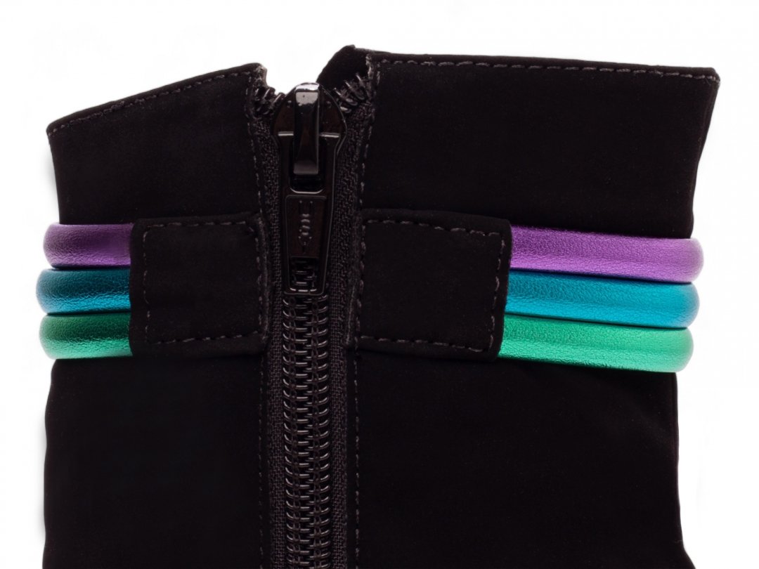 Bota Bico Fino Salto 12 Cano Medio - Sofisticacao e Altura em Nobuck Preto com Detalhes Coloridos Preto 7