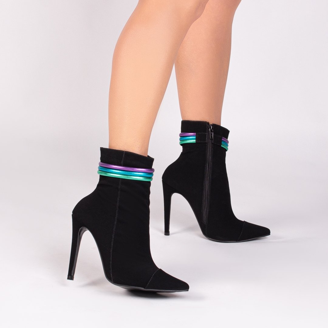 Bota Bico Fino Salto 12 Cano Medio - Sofisticacao e Altura em Nobuck Preto com Detalhes Coloridos Preto 8
