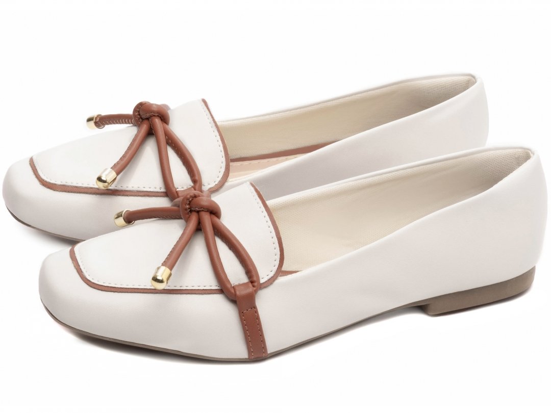 Elegancia e Conforto em Cada Passo - Mocassim Feminino Rasteiro com Laco - Caramelo e Napa Branco Branco 2