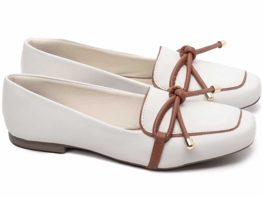 Elegancia e Conforto em Cada Passo - Mocassim Feminino Rasteiro com Laco - Caramelo e Napa Branco Branco 3