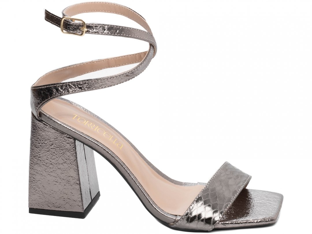 Sandalia Prata Velho: Elegancia e Conforto com Salto Grosso de 9cm