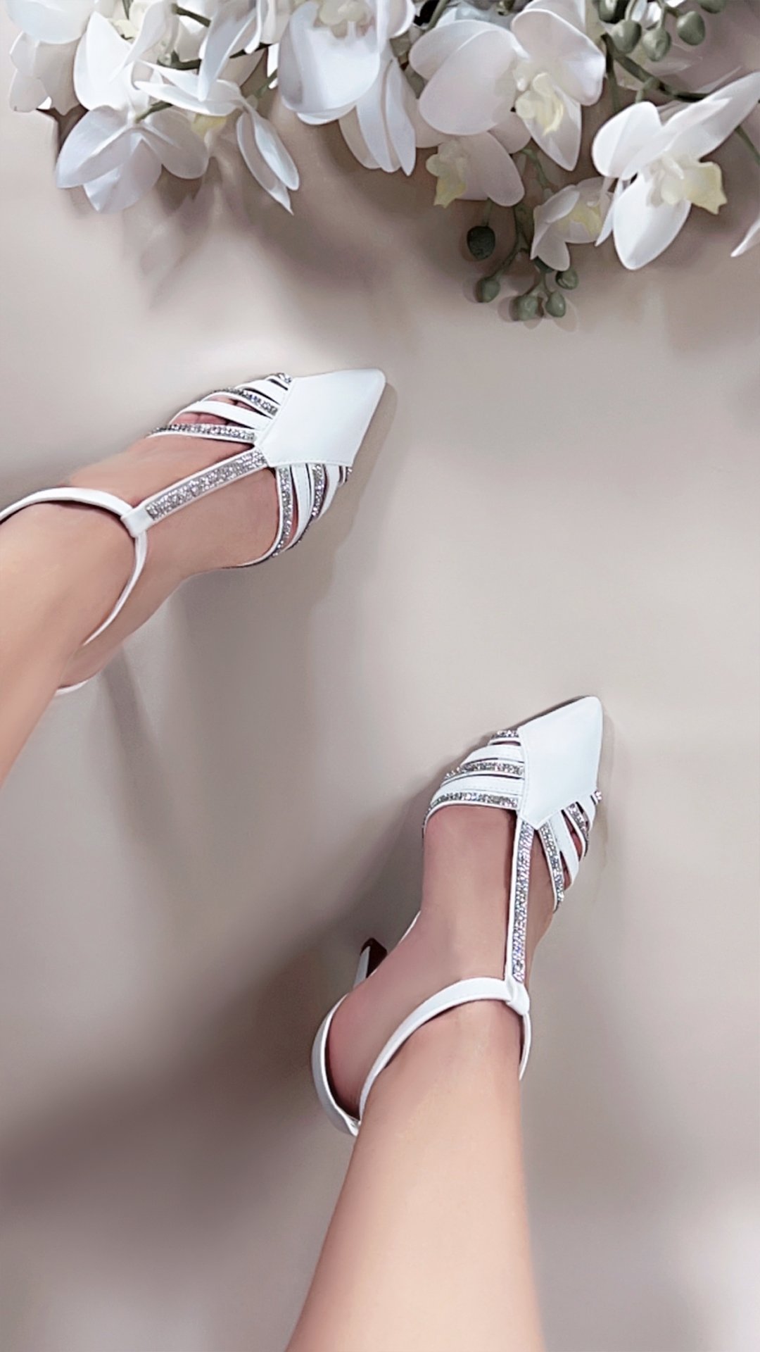 Brilho Nupcial: Scarpin com Strass Prata Salto 9cm - Beleza Radiante Branco 7