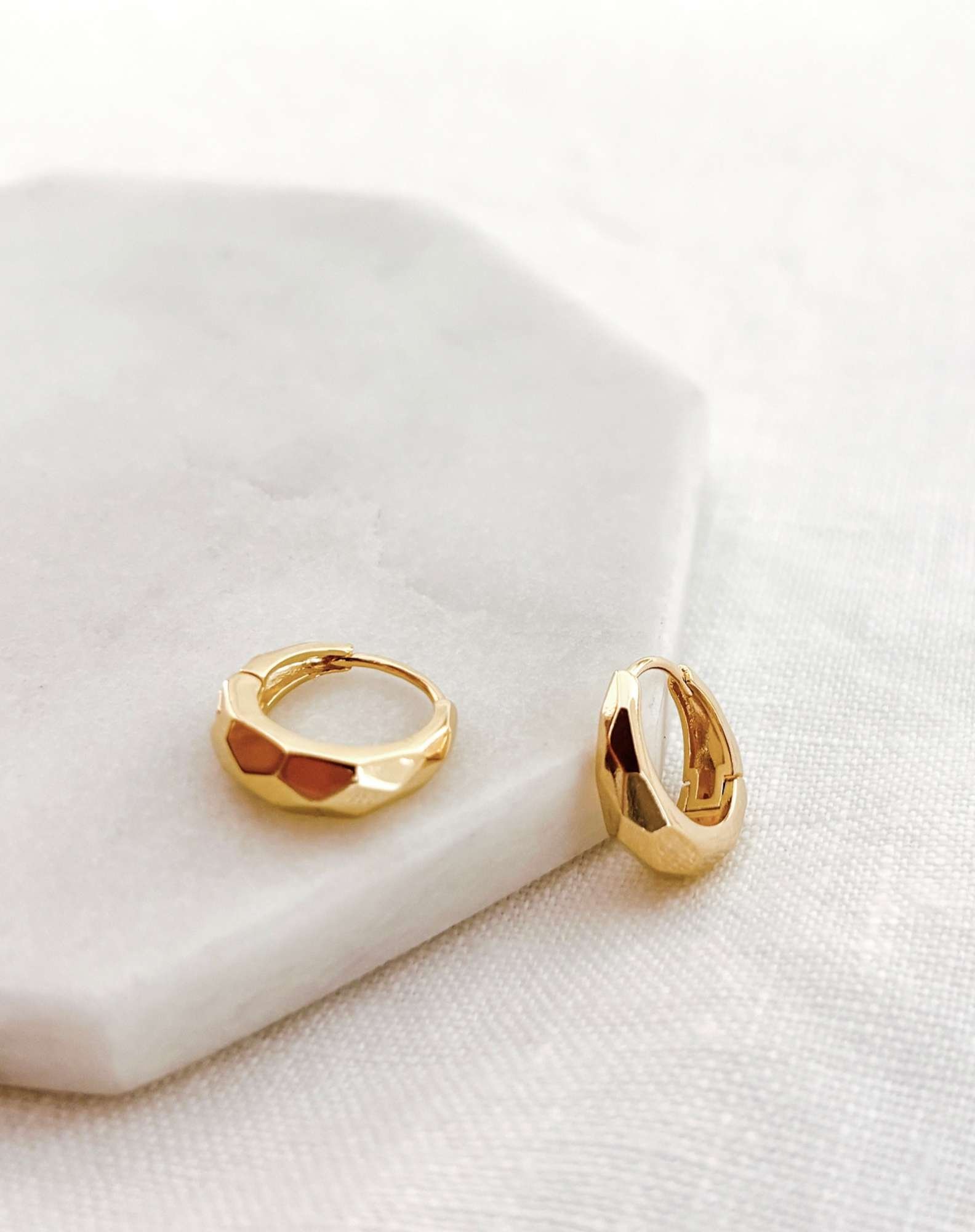 Argola Click Diamond Banho Ouro Dourado 4