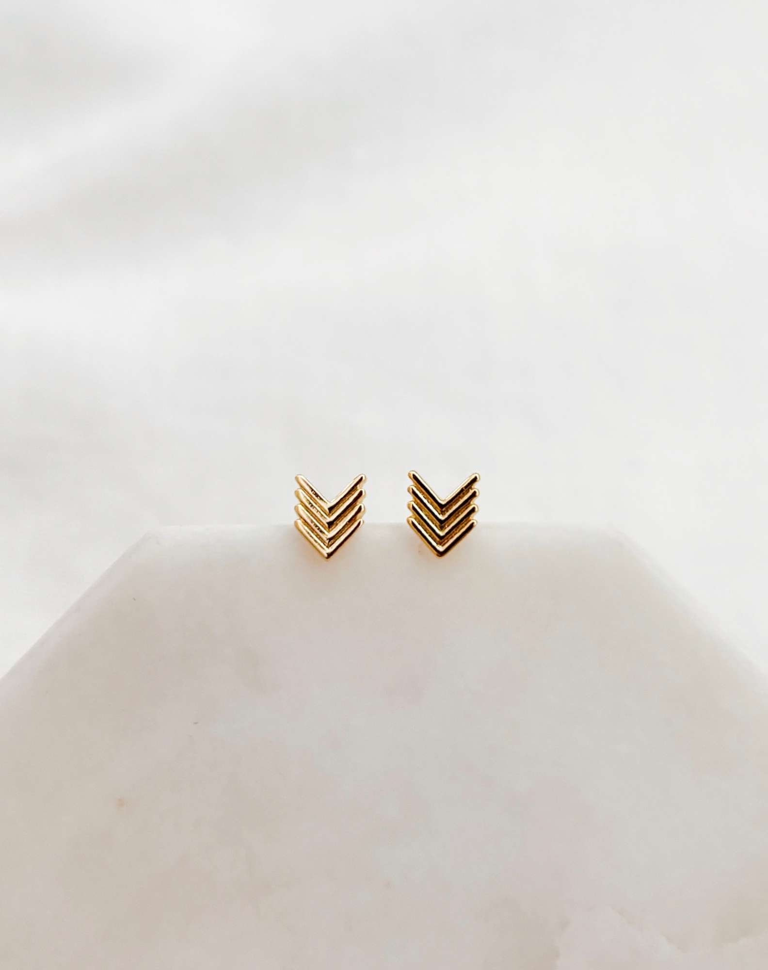 Brinco Setas Banho Ouro Dourado 1