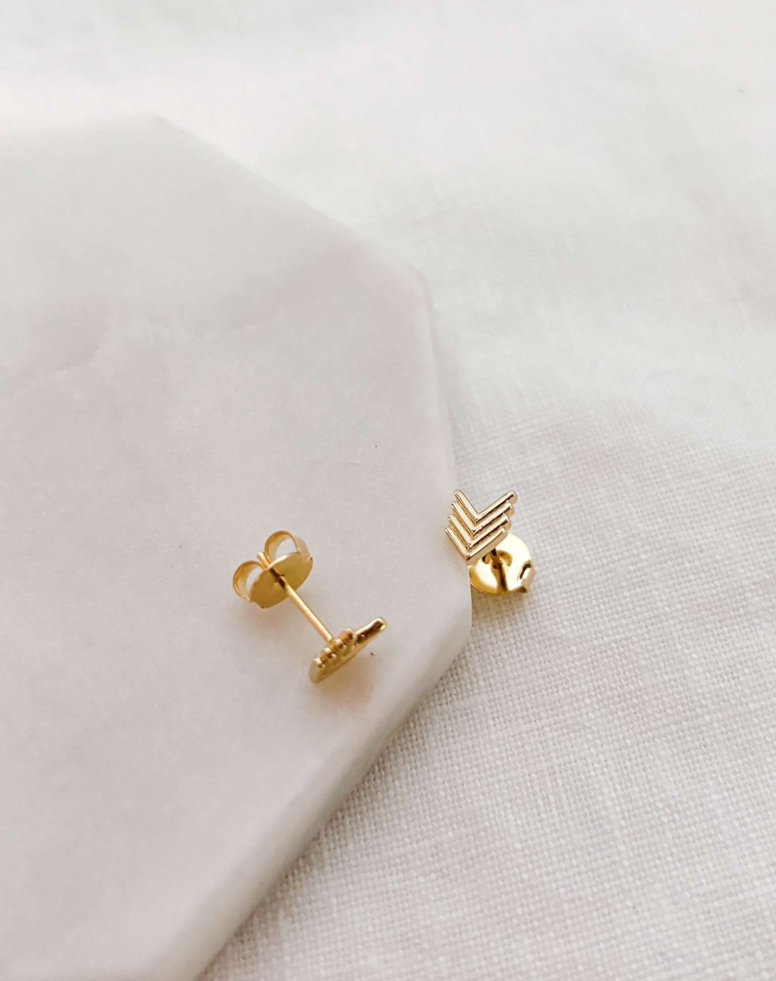 Brinco Setas Banho Ouro Dourado 3