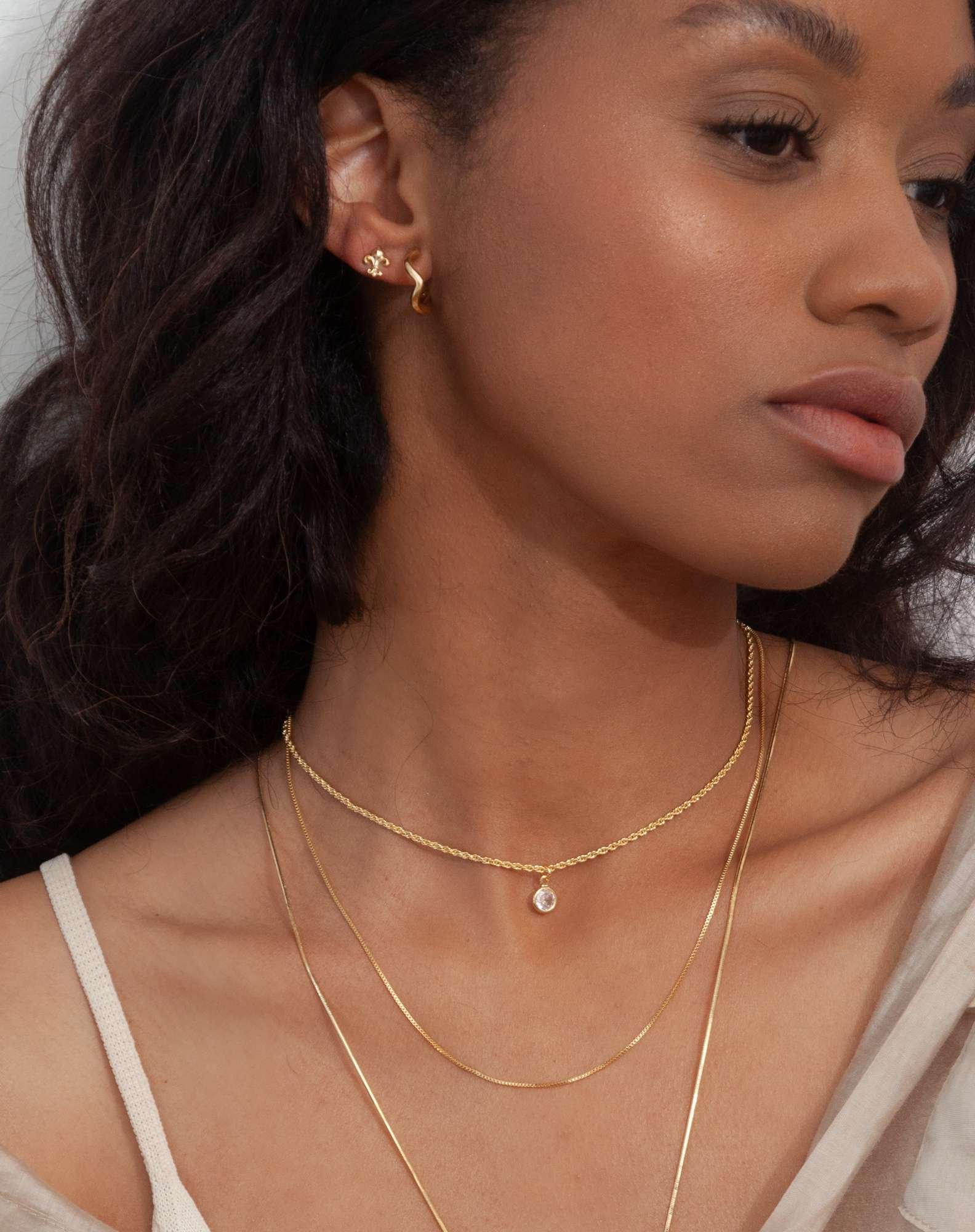 Brinco Mini Arabesco Banho Ouro Dourado 3