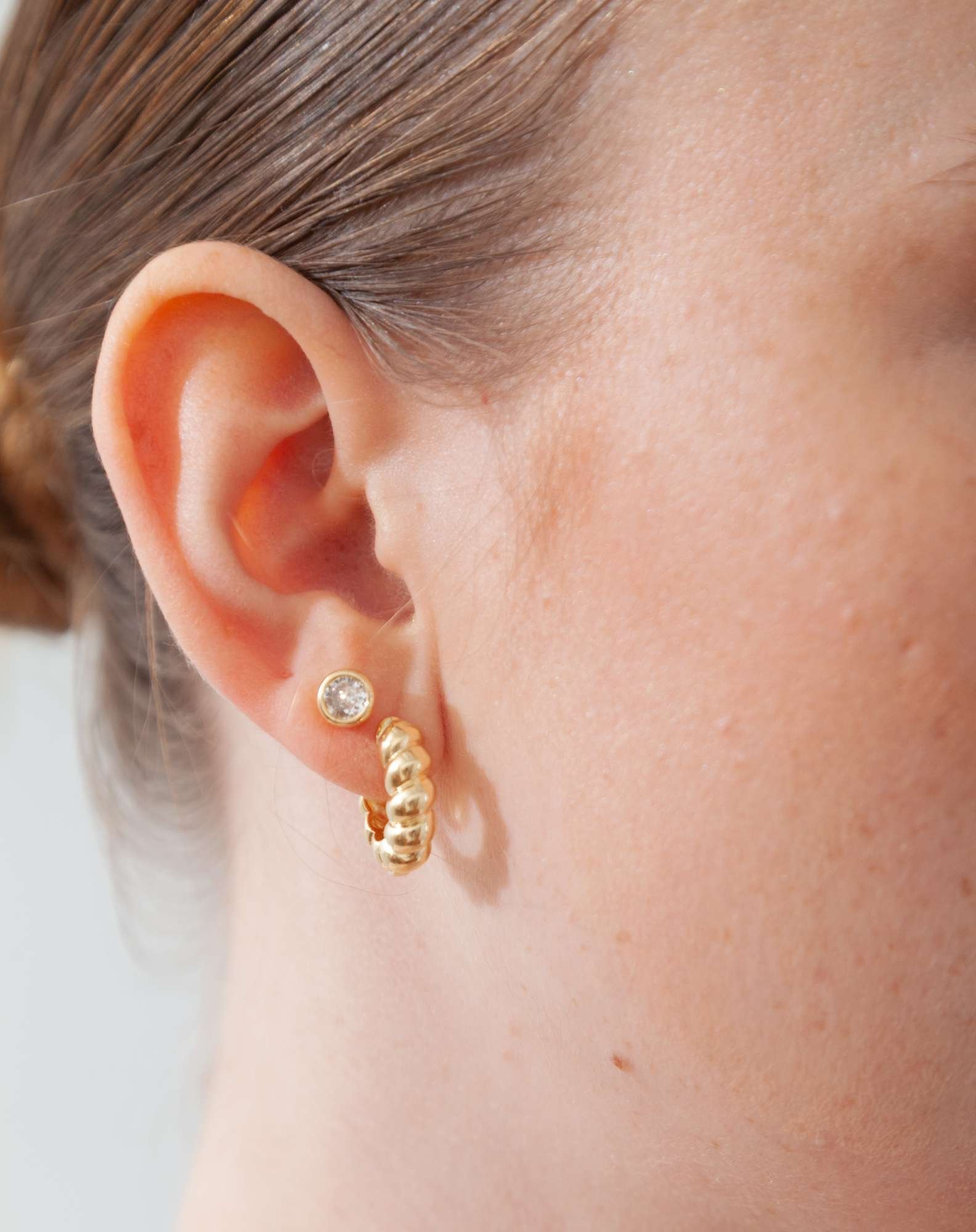 Brinco Ponto de Luz Banho Ouro Dourado 2