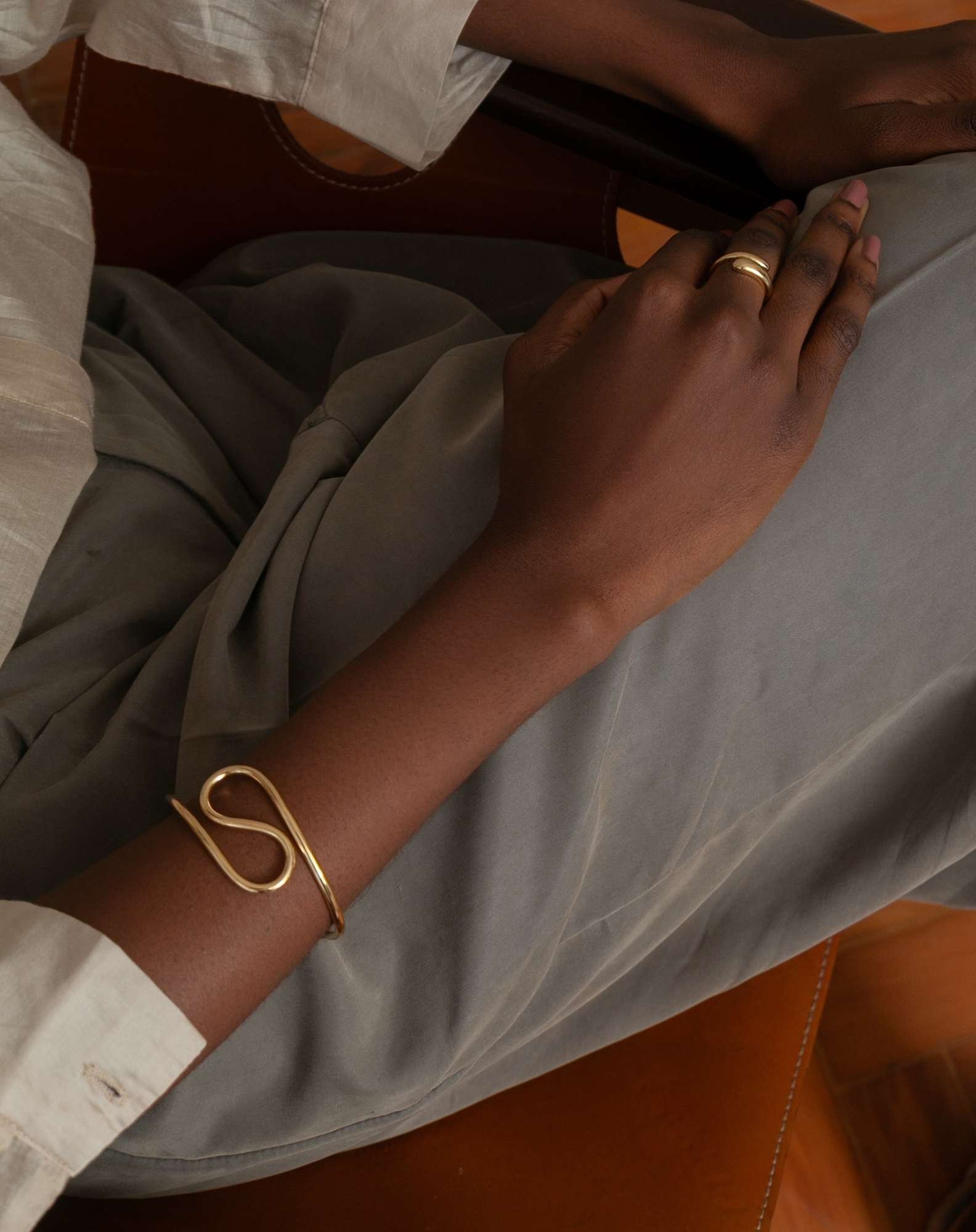 Bracelete Curves Banho Ouro Dourado 2