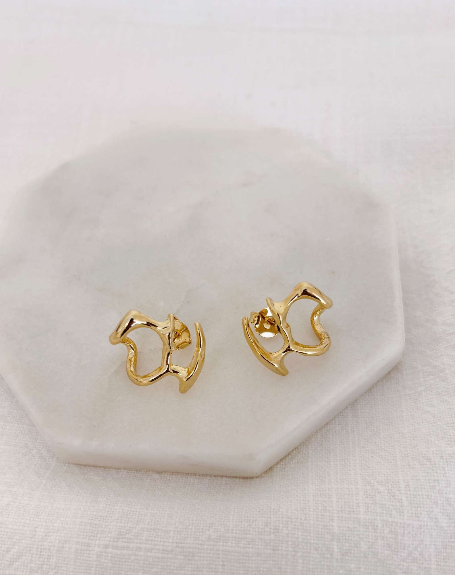 Ear Hook Organico Banho Ouro Dourado 3