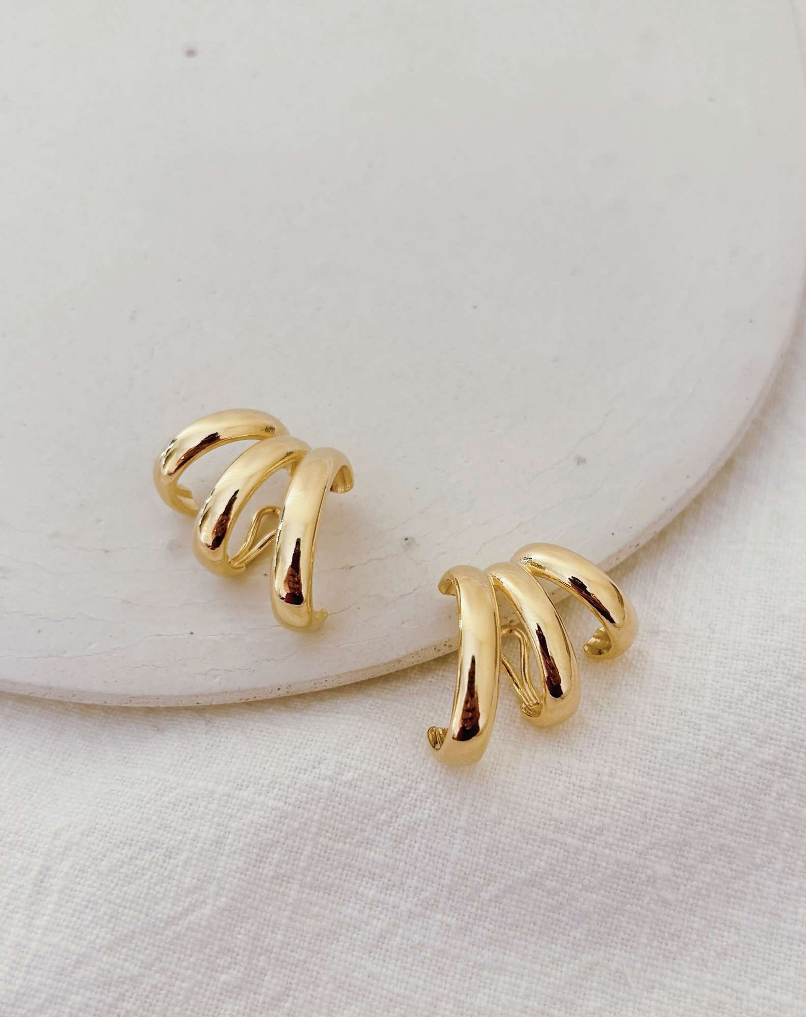 Ear Hook Encaixe Triplo Banho Ouro
