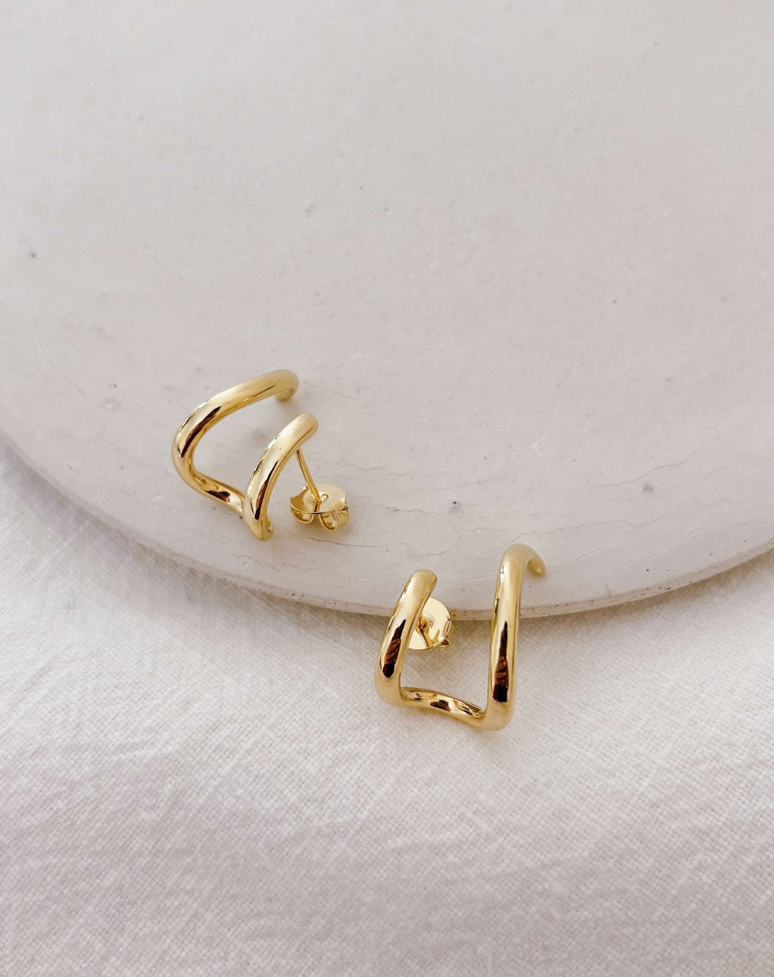 Ear Hook Fio Banho Ouro