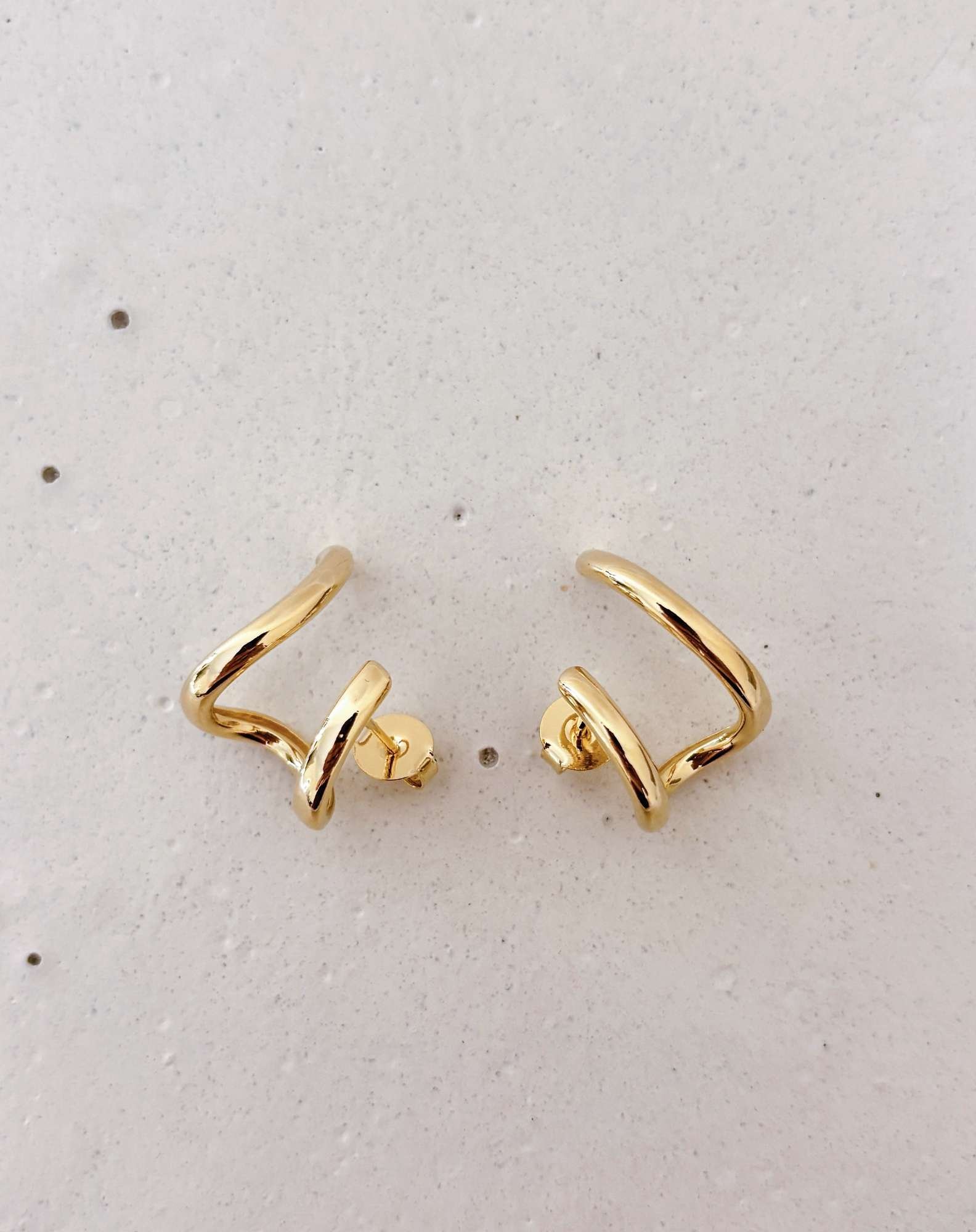 Ear Hook Fio Banho Ouro Dourado 4