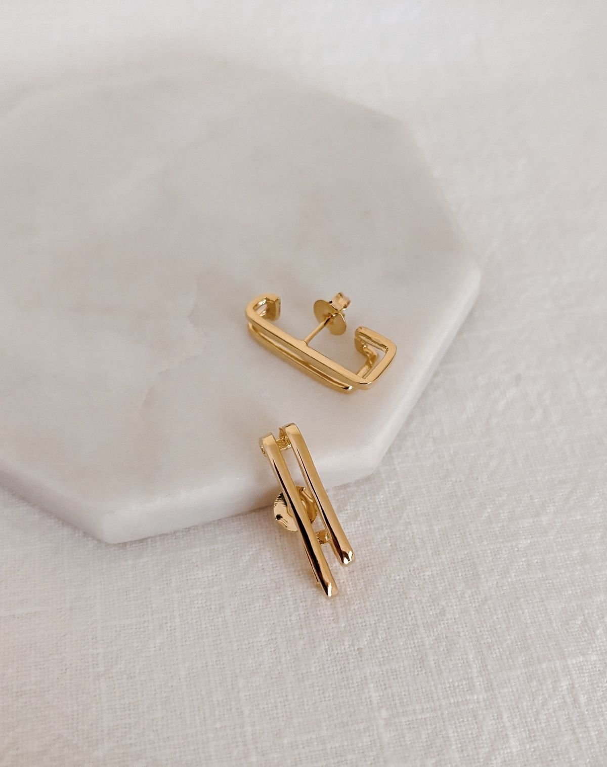 Ear Hook Lilly Banho Ouro