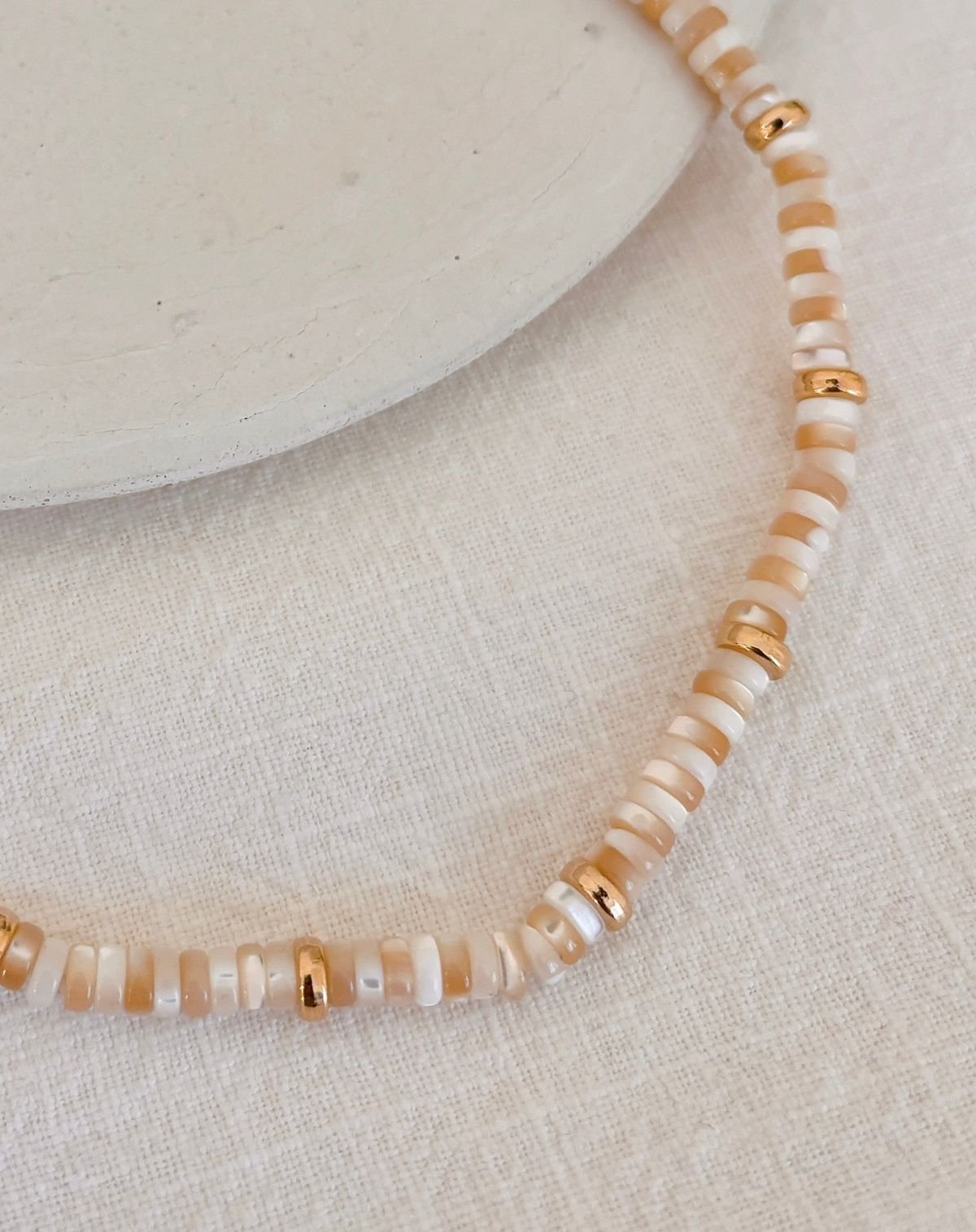 Colar Madreperola Dourado 3