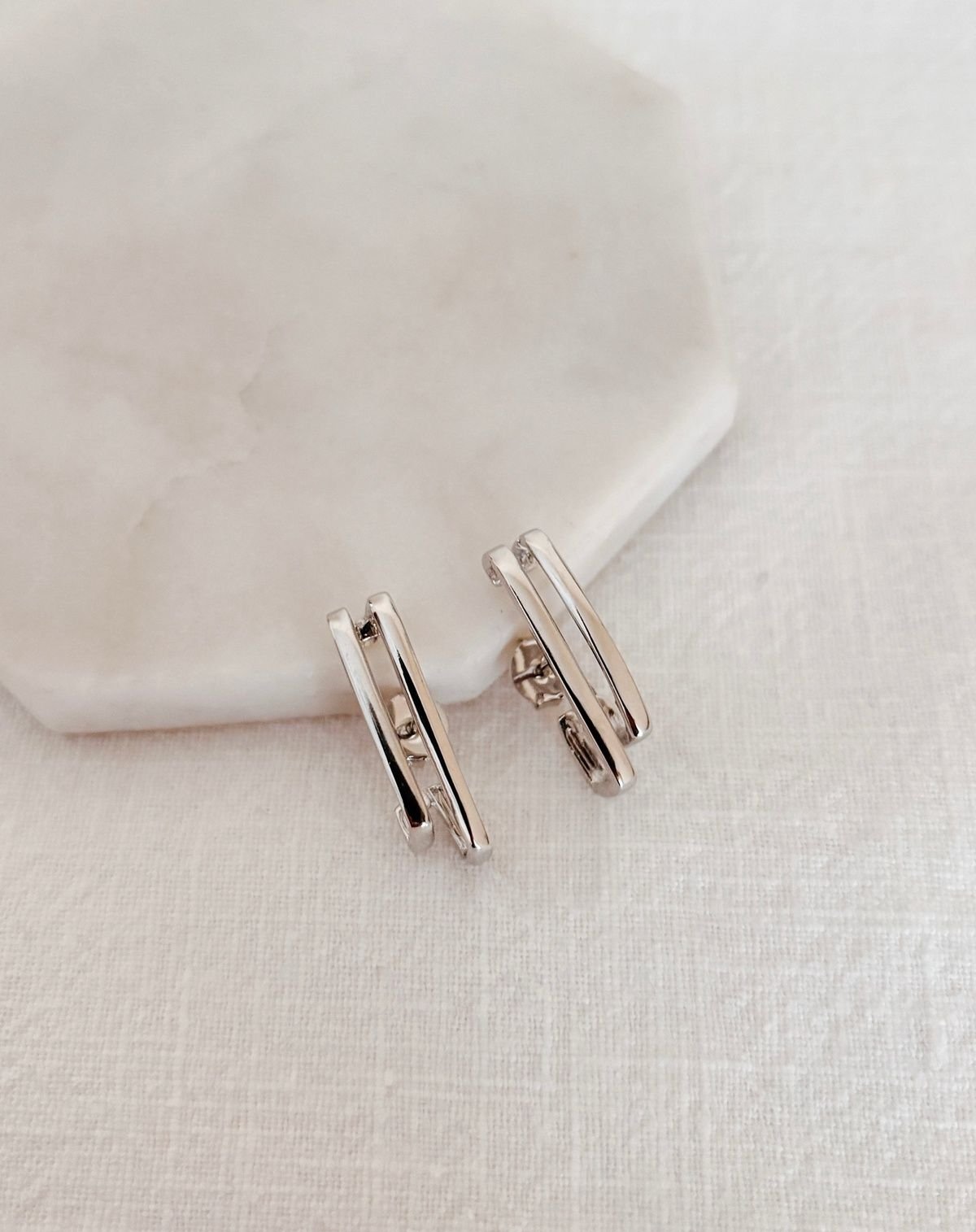 Ear Hook Lilly Prateado