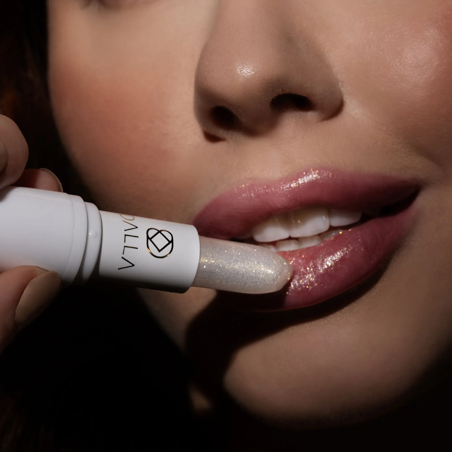 Lip Balm Unique Shine Dalla Makeup Diamond 2