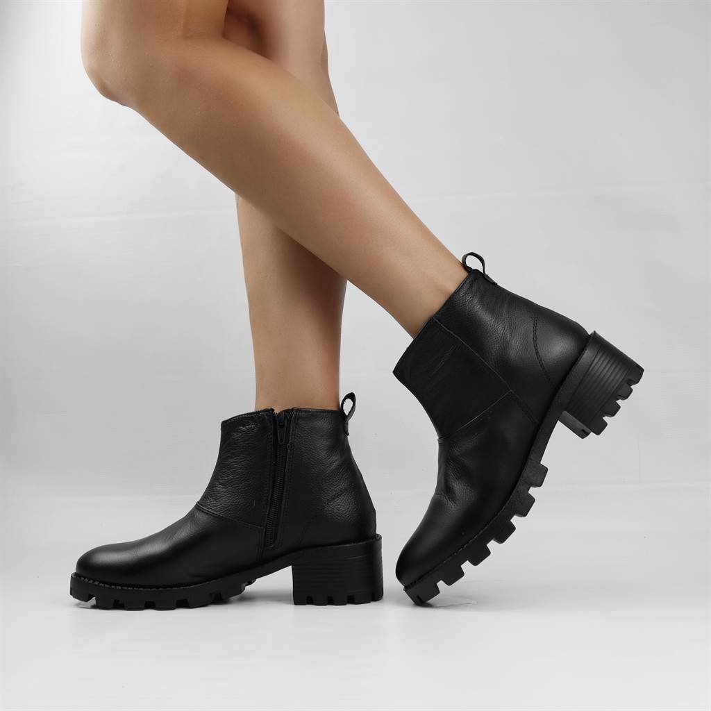 Bota Cano Baixo Couro Preto 1