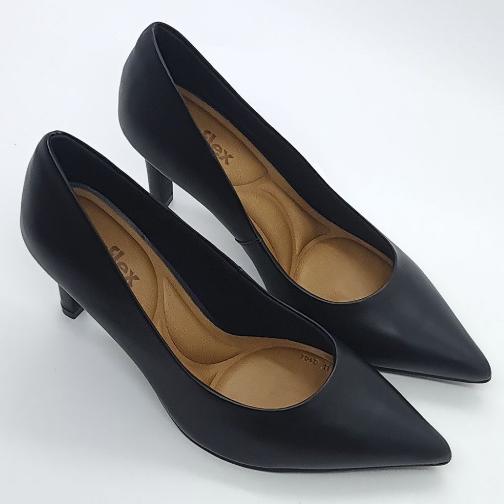 Scarpin Salto Fino Classic Veg Couro Preto 3