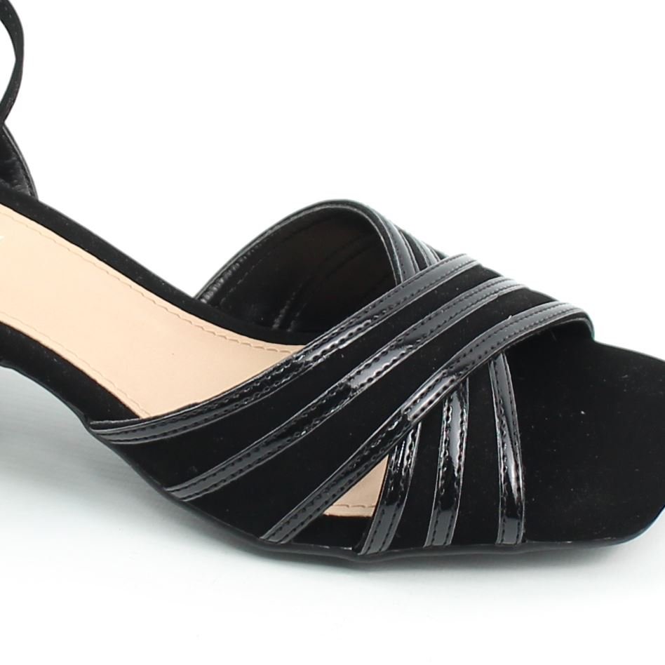 Sandália Salto Bloco Detalhe Verniz Preto 3