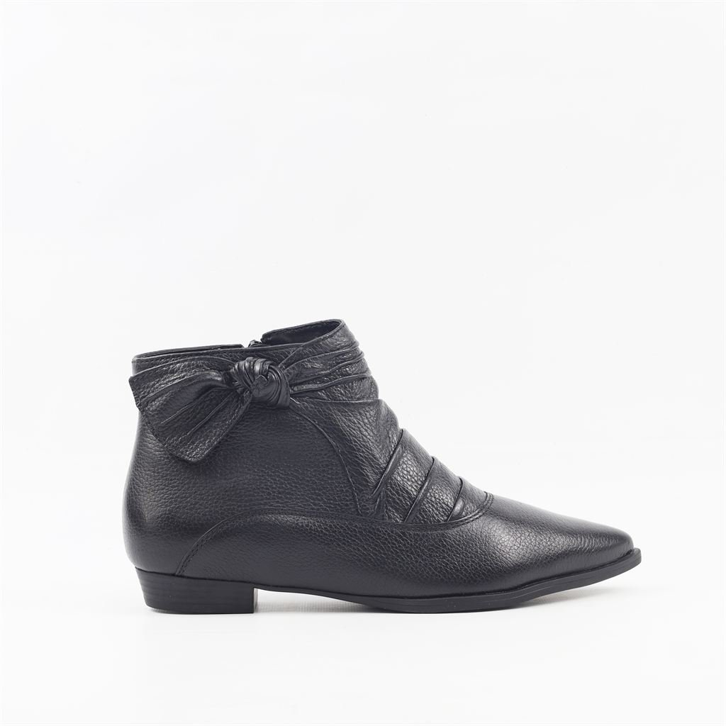 Bota Cano Baixo Detalhe Laço Preto 5