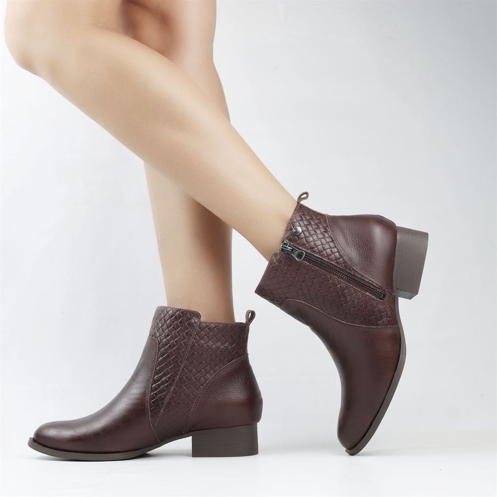 Bota Cano Baixo Salto Bloco Café