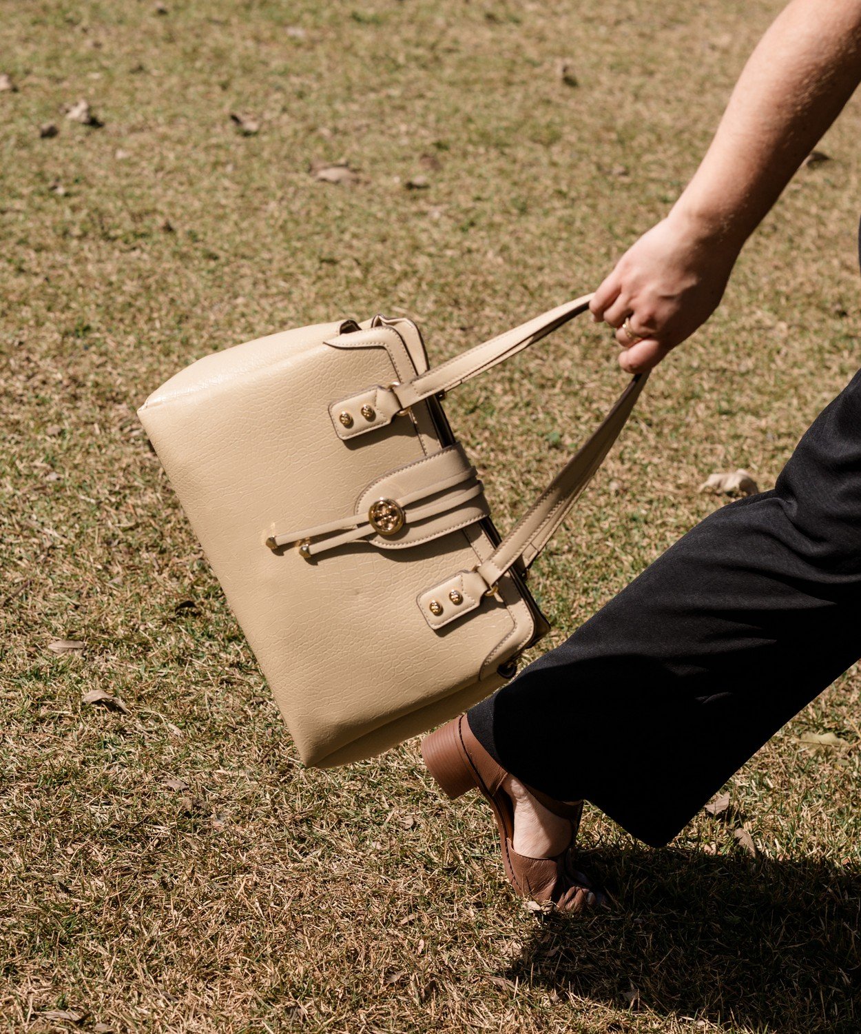 Bolsa Feminina Mini Croco Chenson Natural de Ombro Bege 2