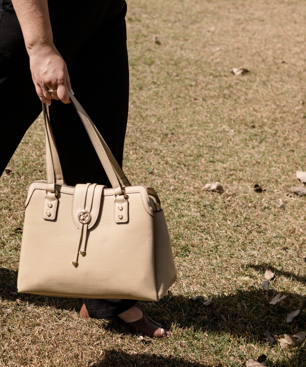 Bolsa Preta Mini Croco com Alca de Ombro Chenson Preto 3