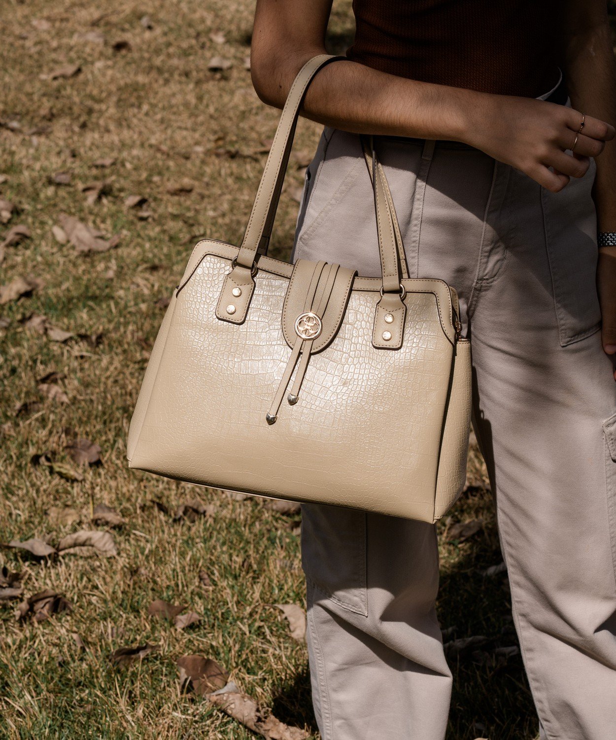 Bolsa Cafe Mini Croco com Alca de Ombro Chenson Marrom 3