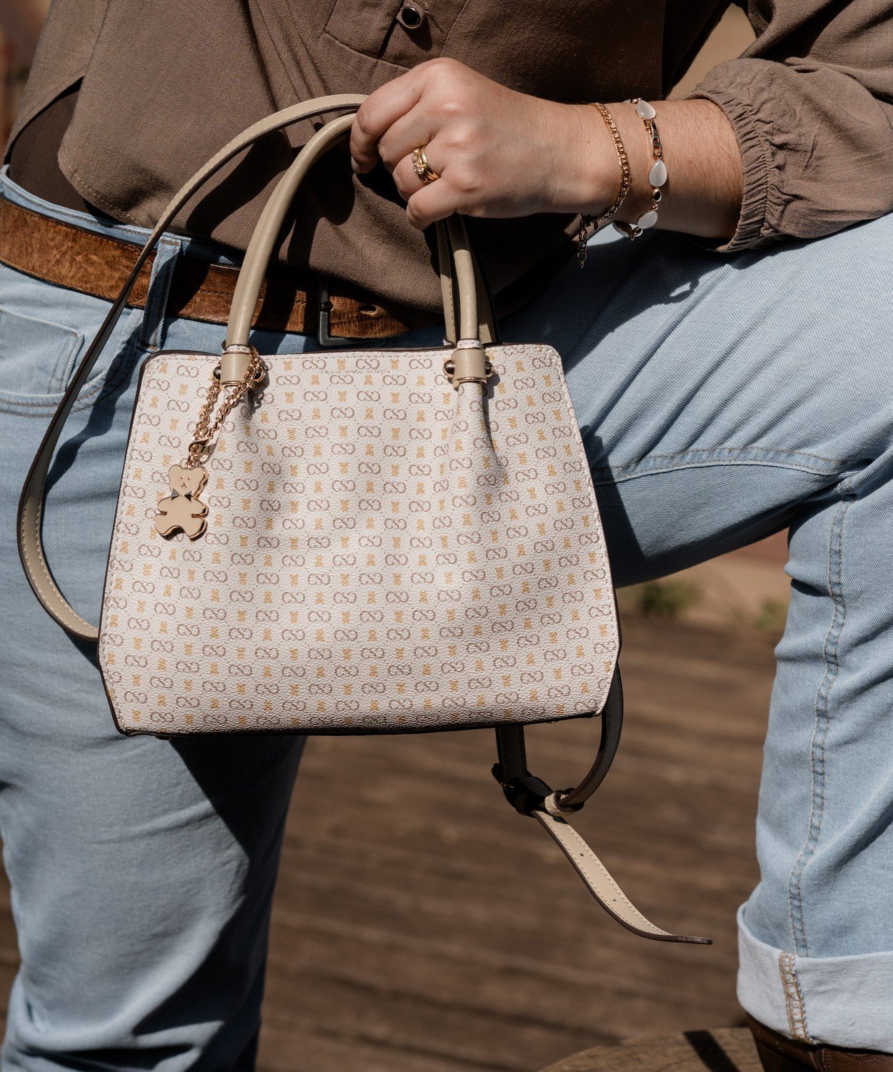 Bolsa Alca de Mao Chenson Original Monograma Baby Urso Cafe Marrom 5